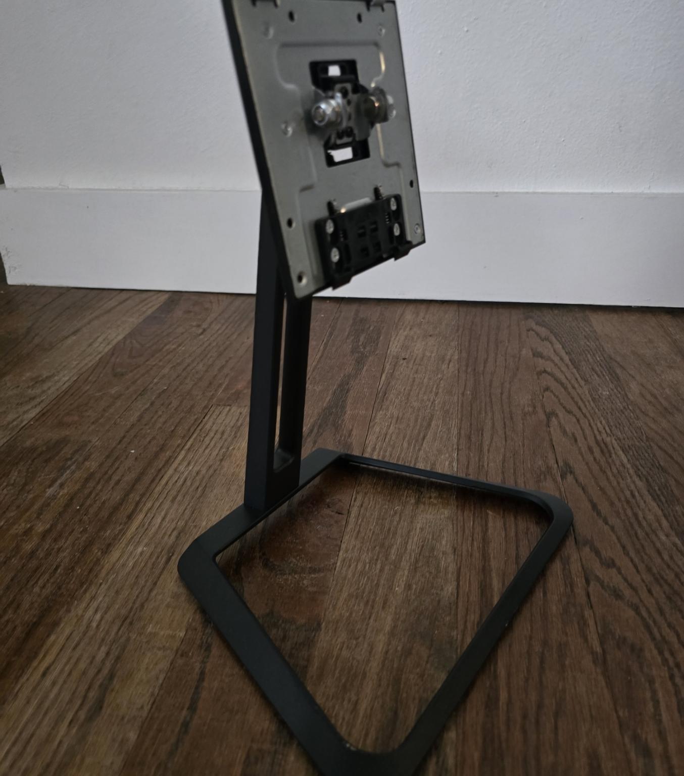 🔥 Sceptre 27” 4K 70Hz IPS Monitor | 99% sRGB | Built-in Speakers | Excellent Condition!