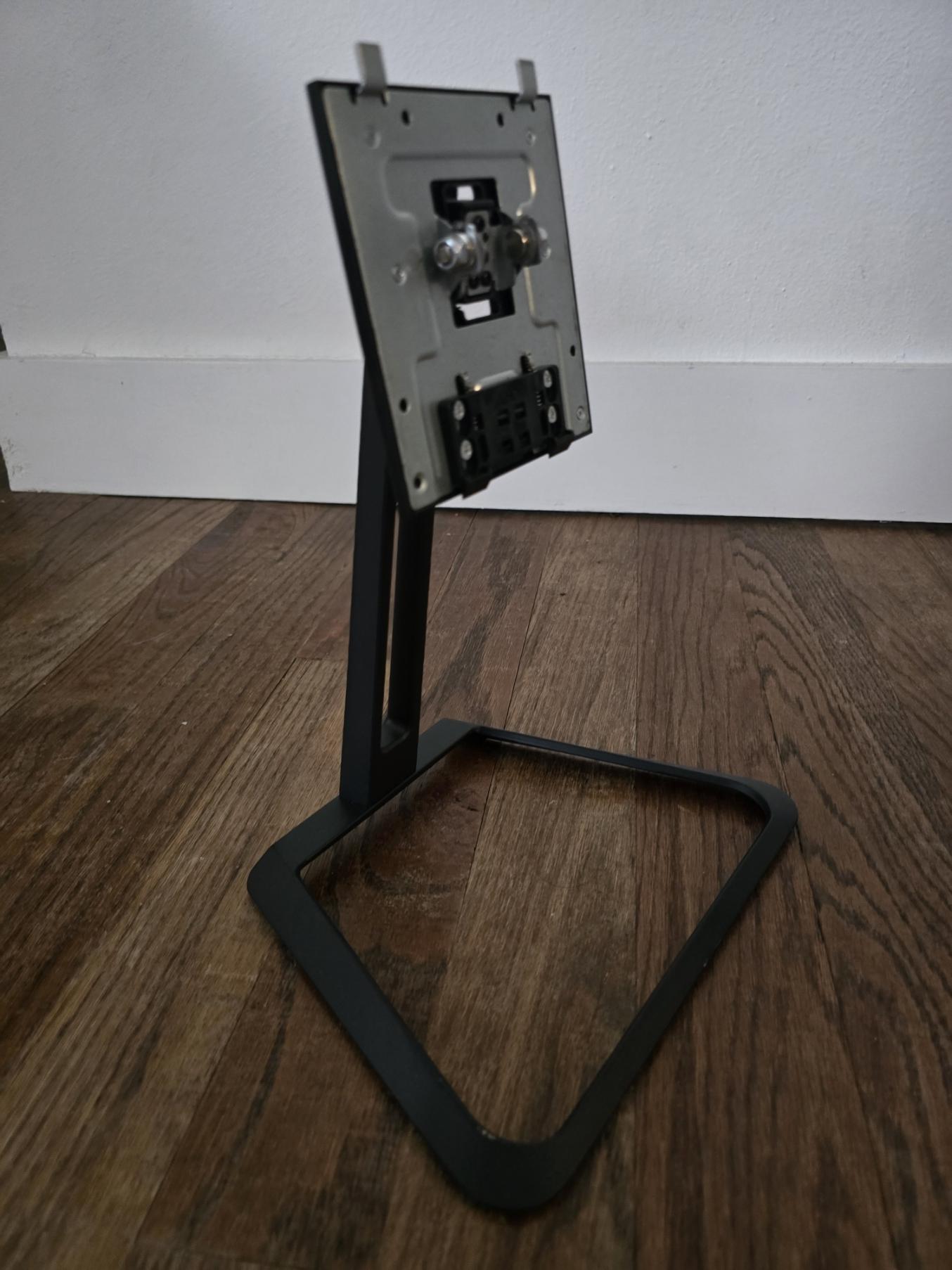 🔥 Sceptre 27” 4K 70Hz IPS Monitor | 99% sRGB | Built-in Speakers | Excellent Condition!