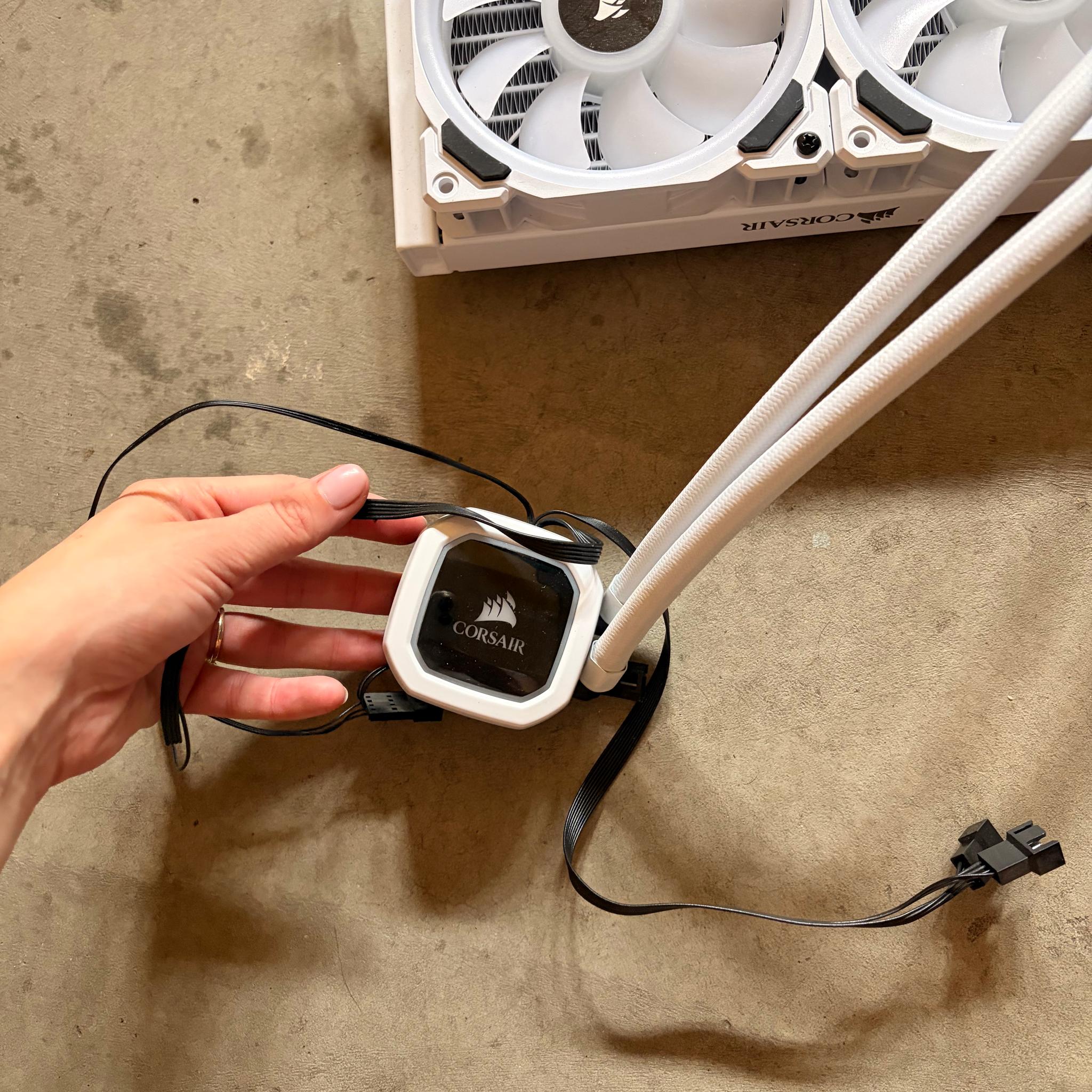 CORSAIR WHITE LIQUID CPU COOLER - NEVER USED
