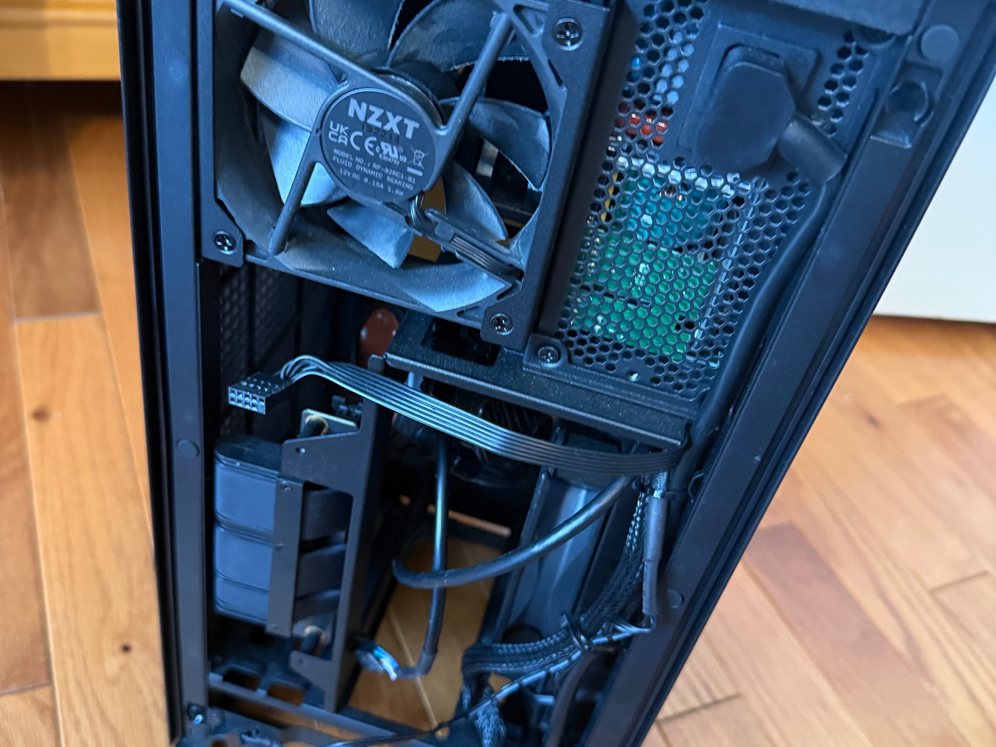 NZXT H1 V1 - Mini-ITX SFF Case (White/Black) with 650W PSU & 140mm AIO