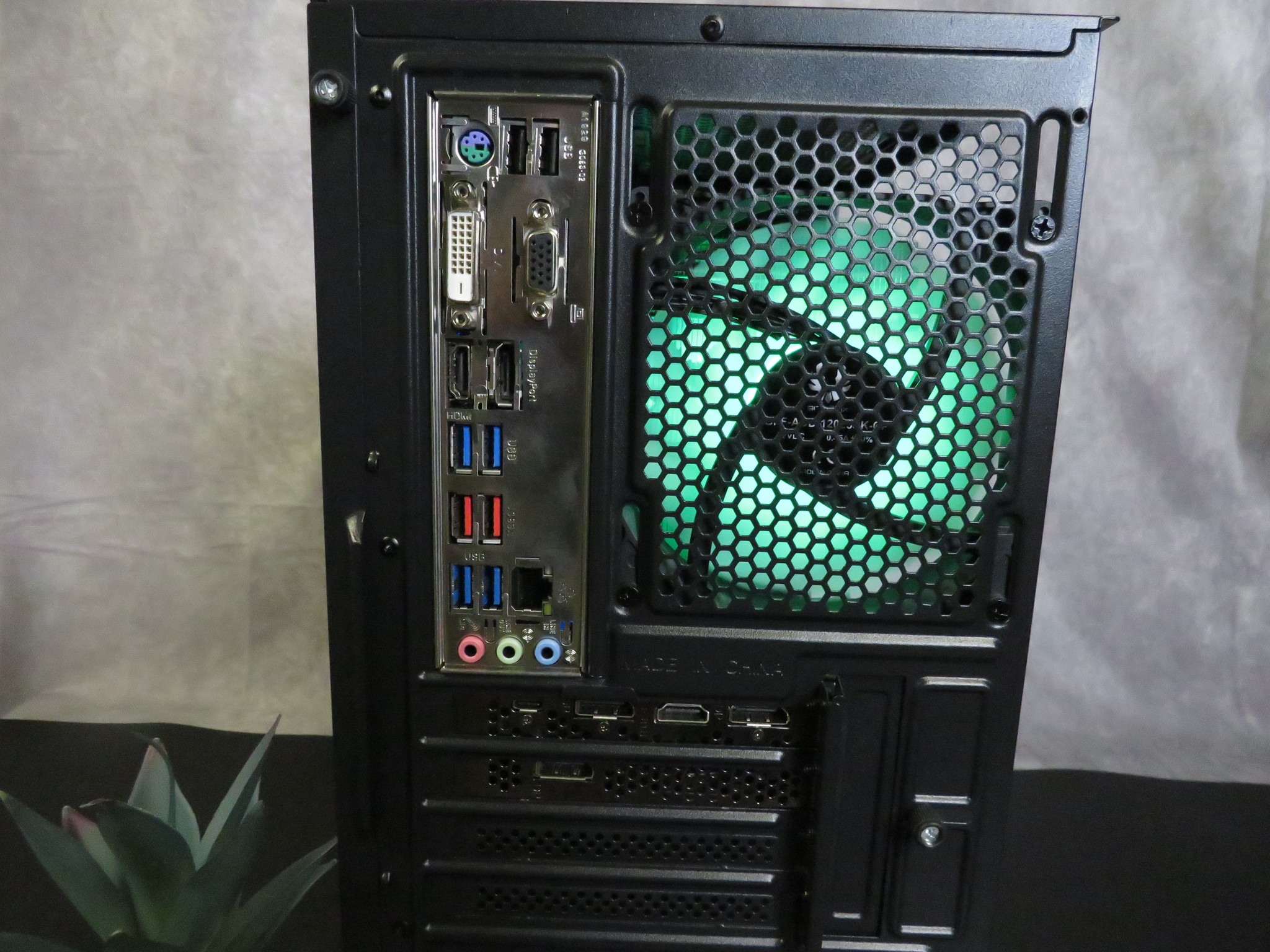 Good looking mid-range gamer: Ryzen 5 3600 + RTX 2070 Super + 16 GB DDR4 + 1 TB NVME