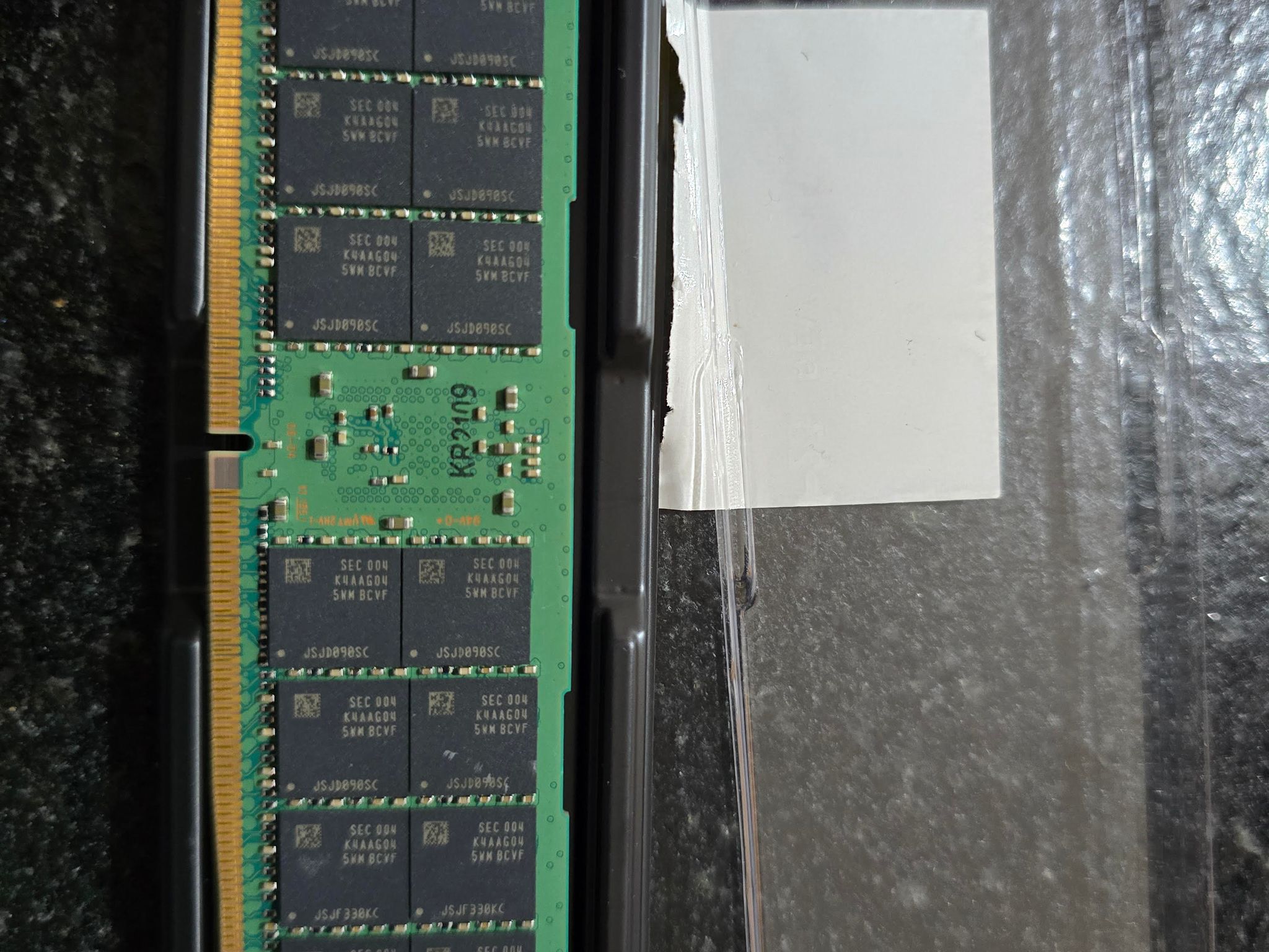 Samsung / NEMIX 64GB DDR4-3200 ECC RDIMM — Minor Scratch