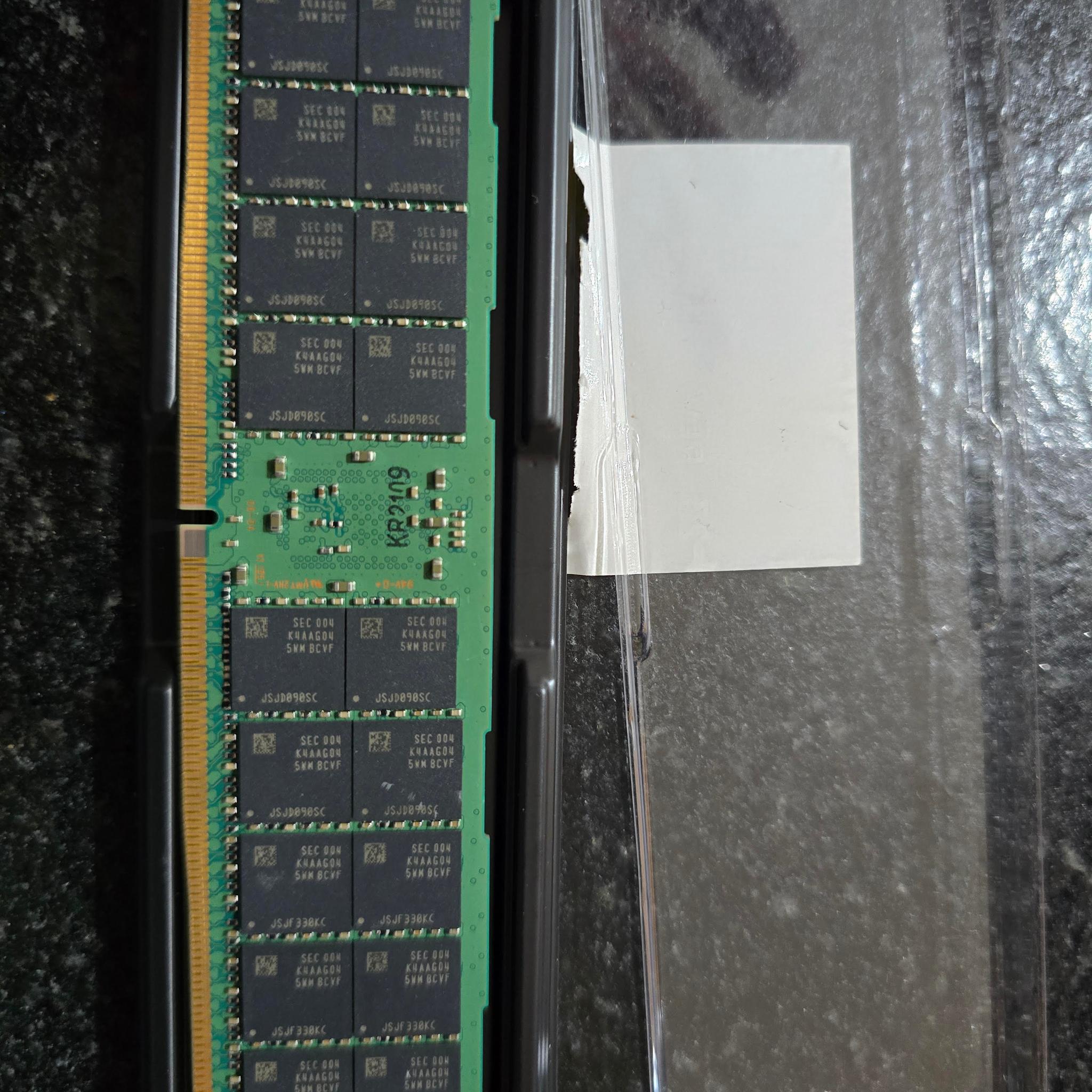 Samsung / NEMIX 64GB DDR4-3200 ECC RDIMM — Minor Scratch