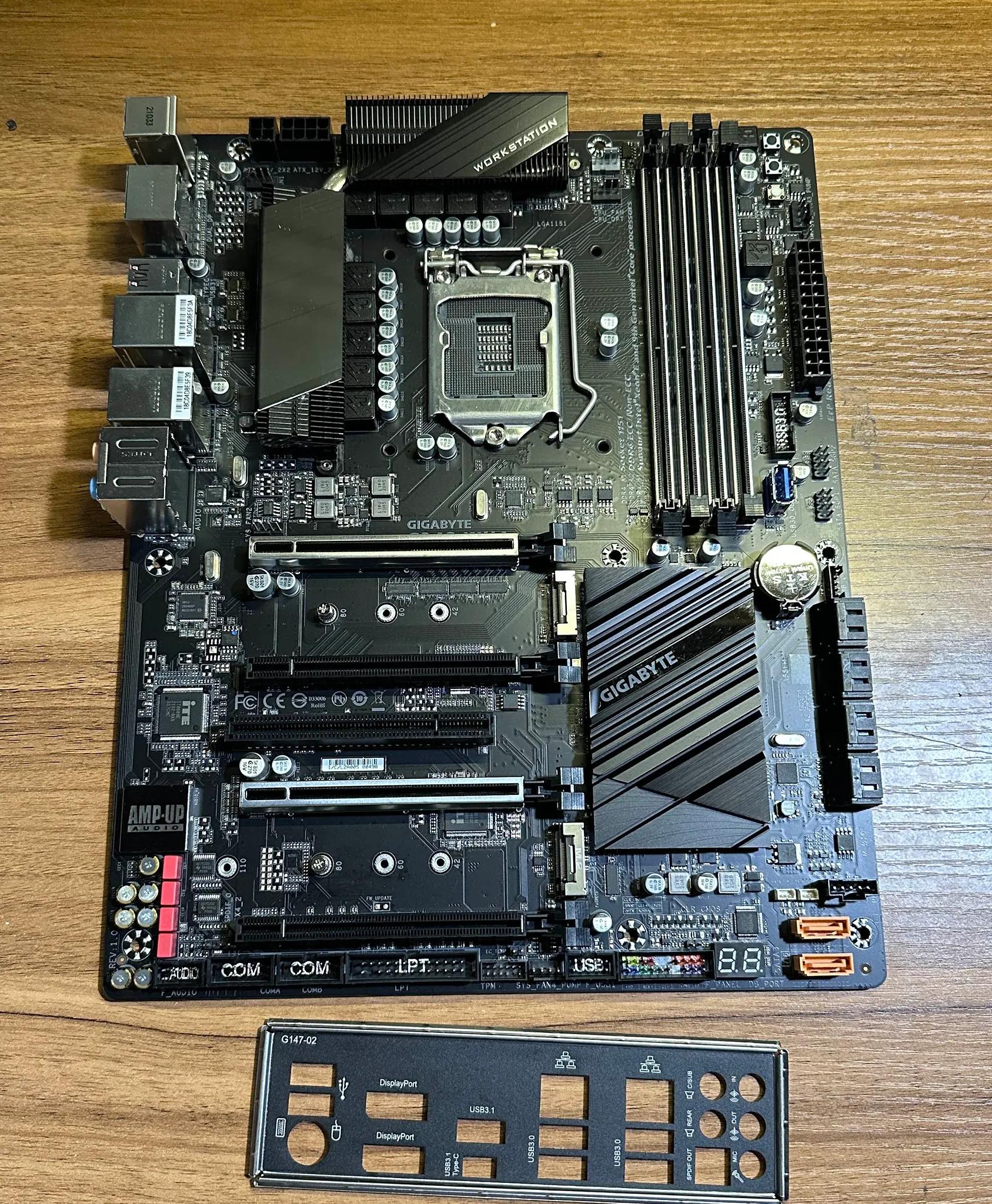 GIGABYTE C246-WU4 LGA1151 ATX Server Workstation Motherboard 8/9th Gen Intel