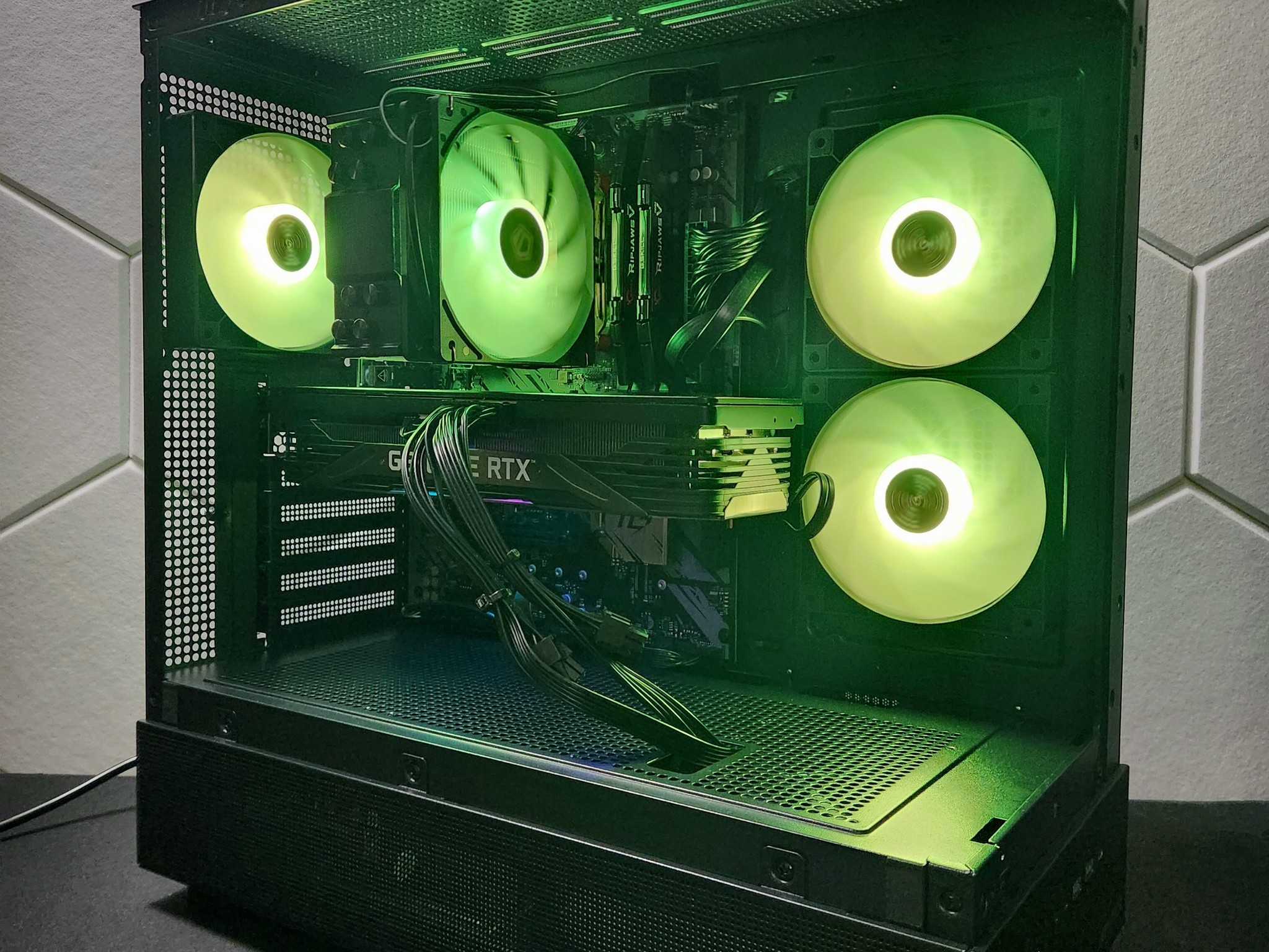 RTX 3070 | Ryzen 7 3700X | 16GB DDR4 | 256GB SSD + 1TB HDD | WIFI+BT | Windows 11