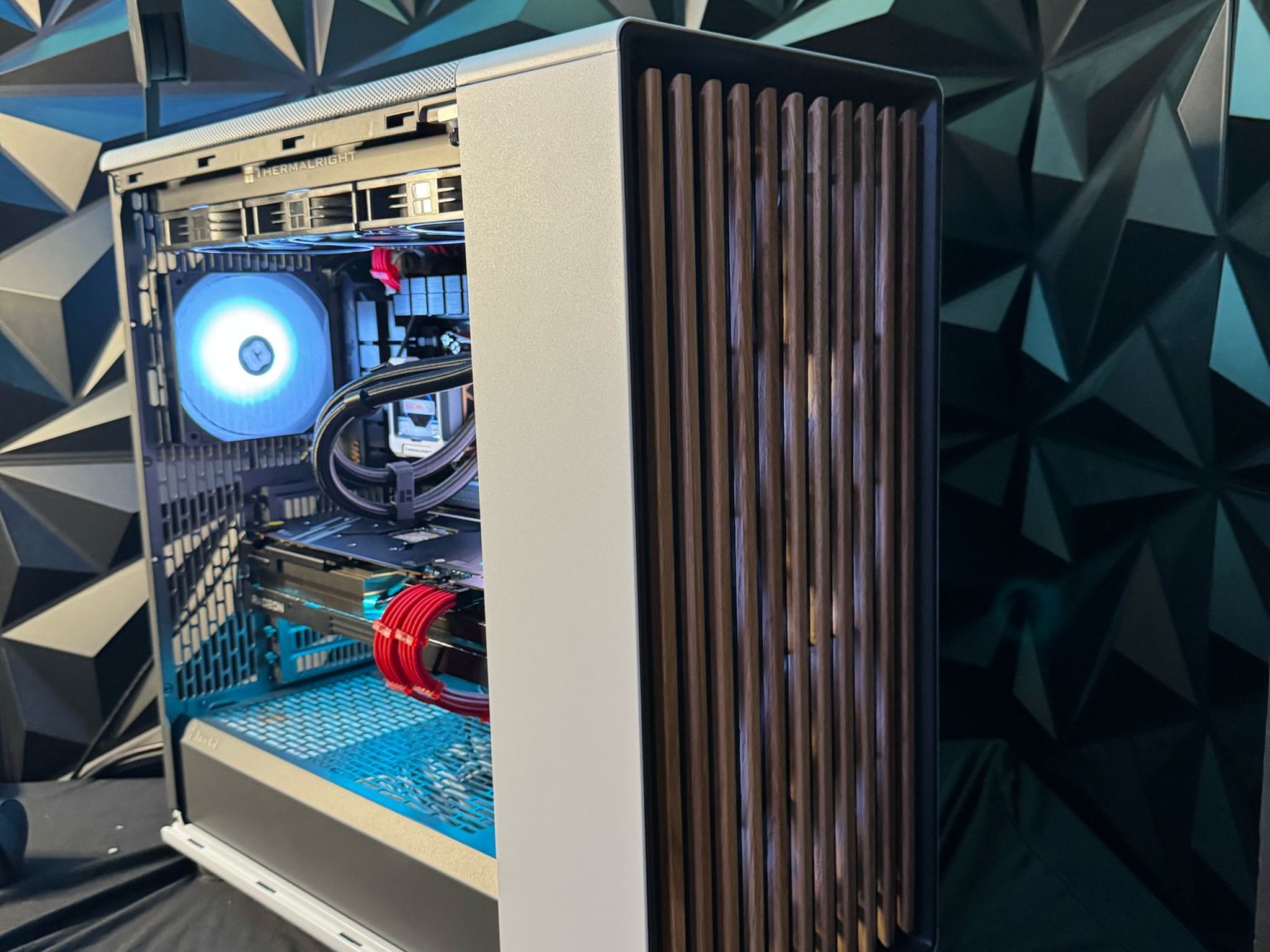 🪵 Big Woody 🪵 Ryzen 9900X| 7900XTX 24 GB| 32 GB DDR5 6000Mhz|3.25 TB NVMe|