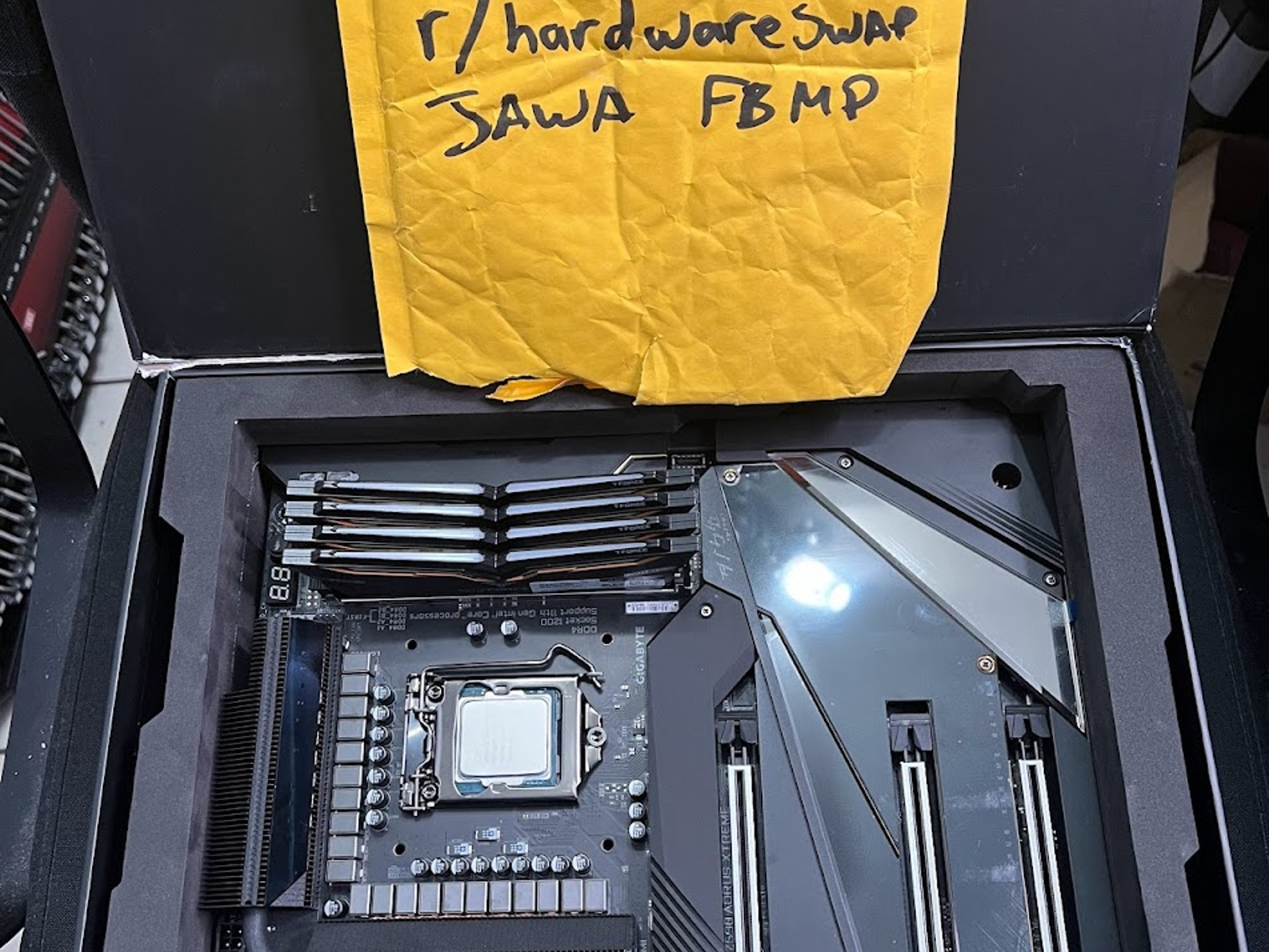 11900K + Gigabyte Z590 XTREME + 32GB RGB RAM