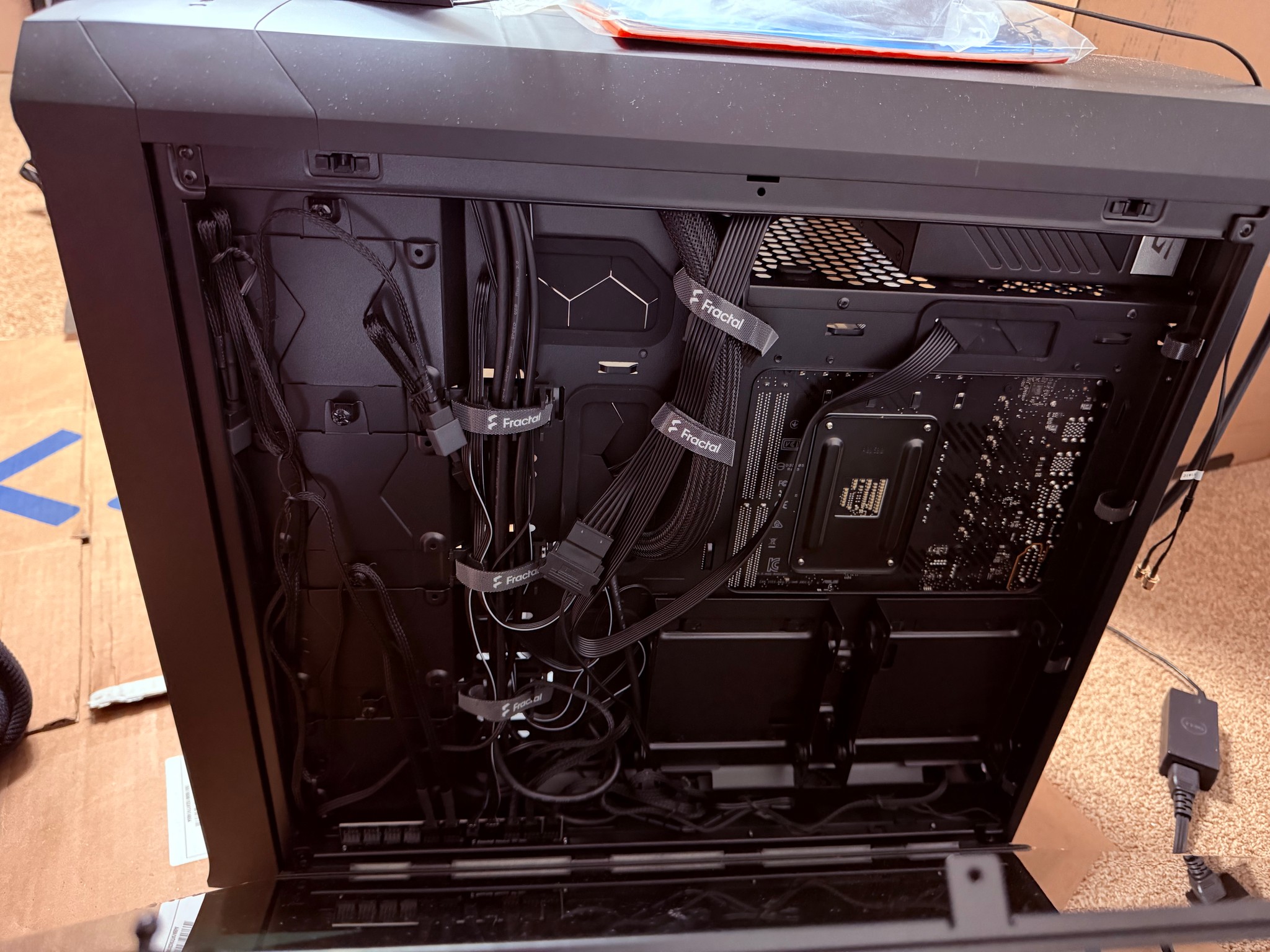 Ryzen 9 5950x Radeon RX 6900 XT 32 GB DDR4 RAM 1 TB NVME SSD