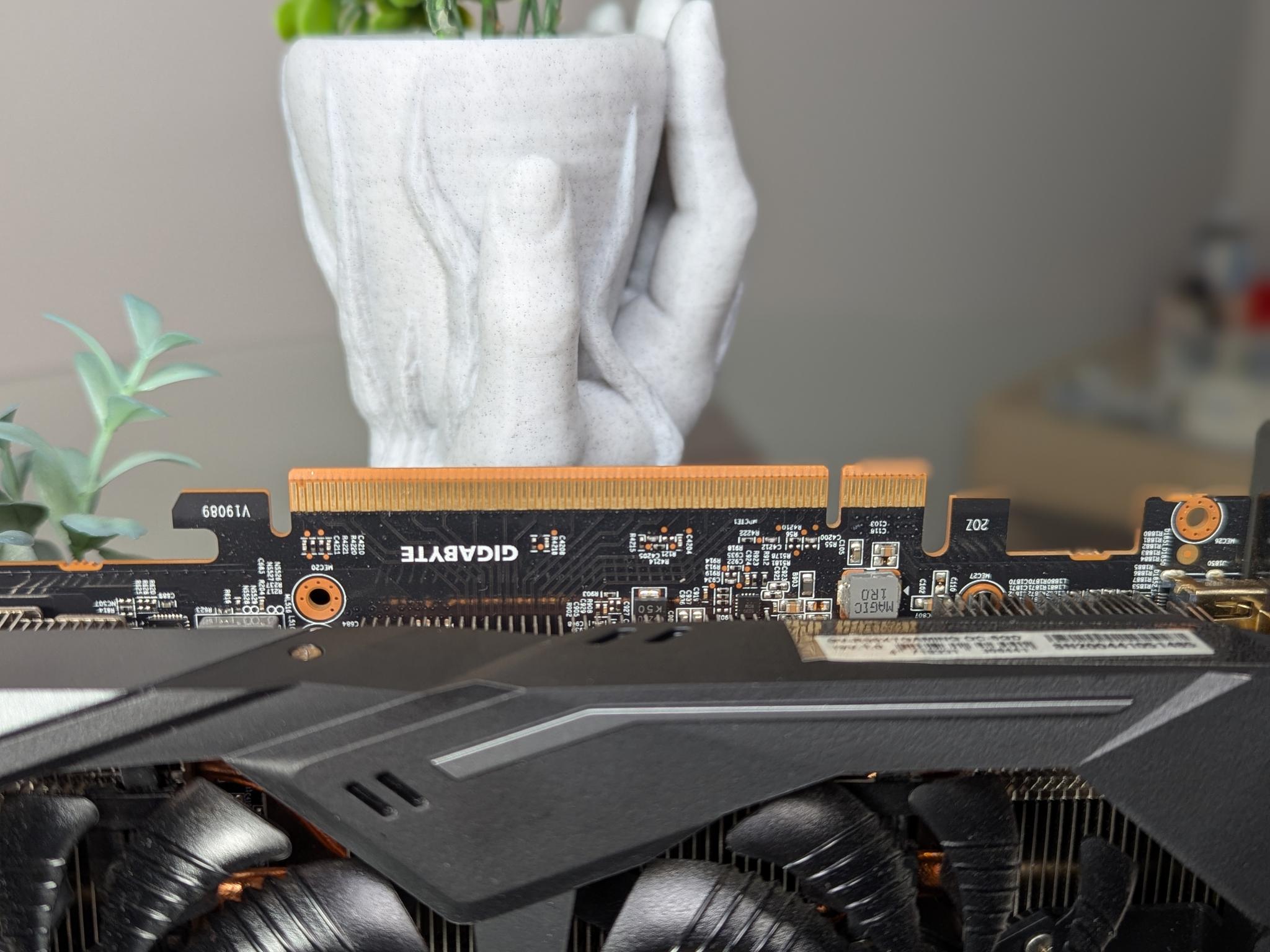 Gigabyte RX 5600XT | Please Read Description | Powers On | No Video signal