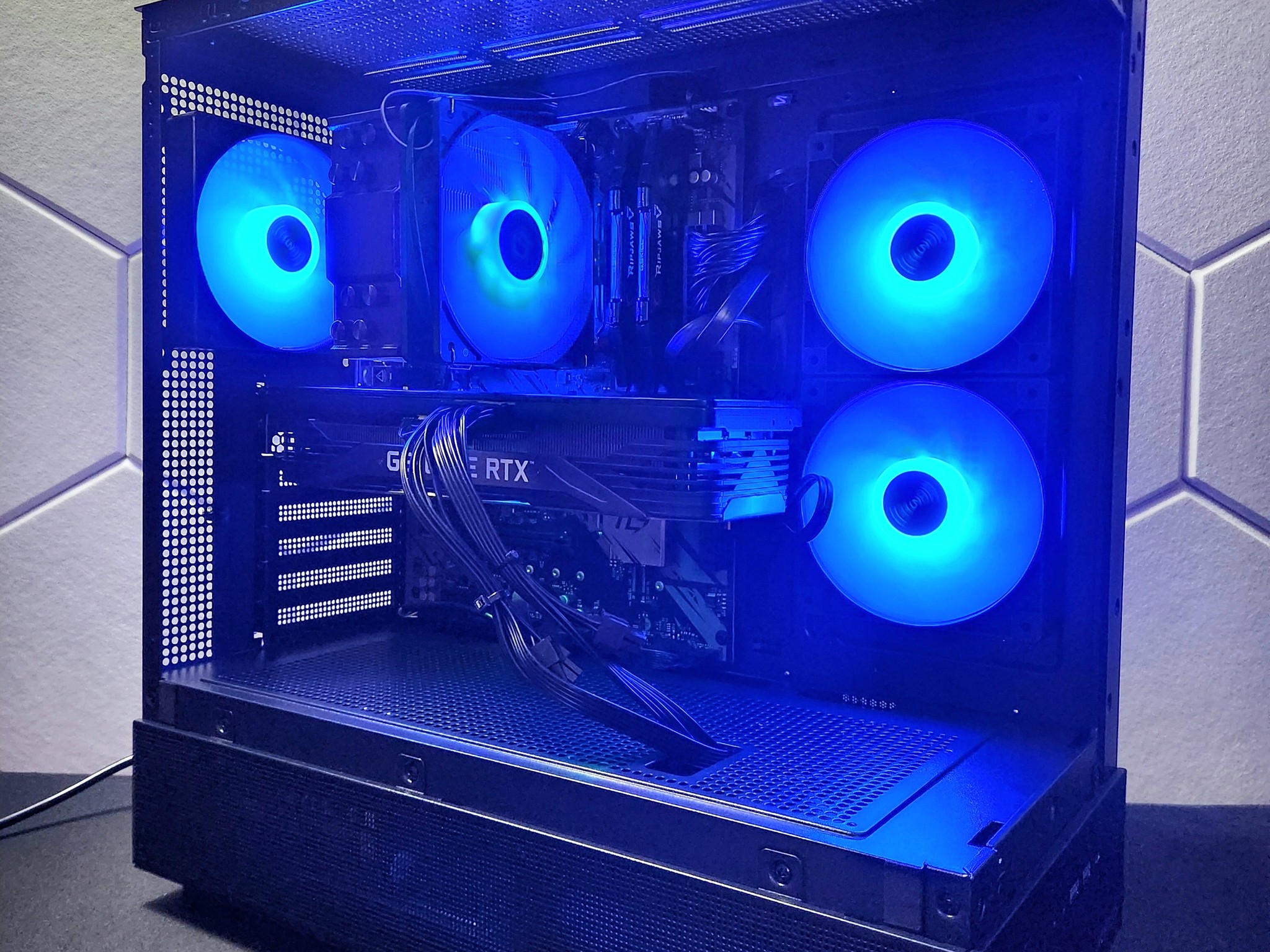 RTX 3070 | Ryzen 7 3700X | 16GB DDR4 | 256GB SSD + 1TB HDD | WIFI+BT | Windows 11