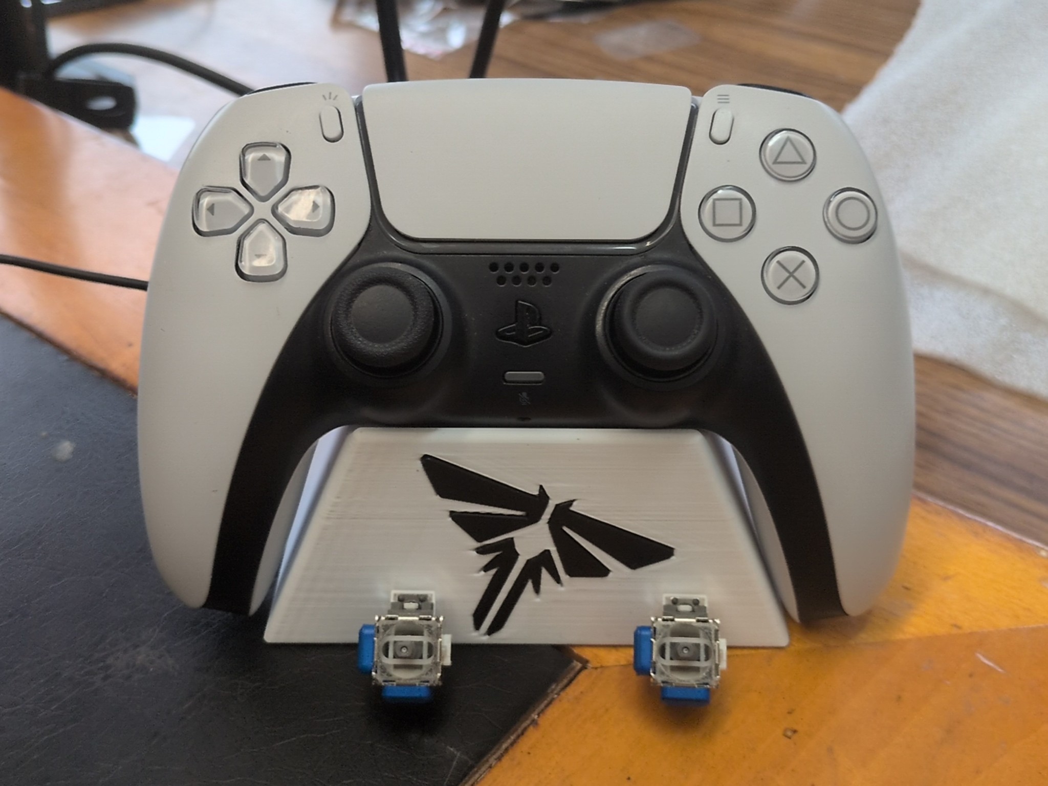Ksilver J13+ TMR Upgraded White PS5 Dualsense Cosmetic Grade B