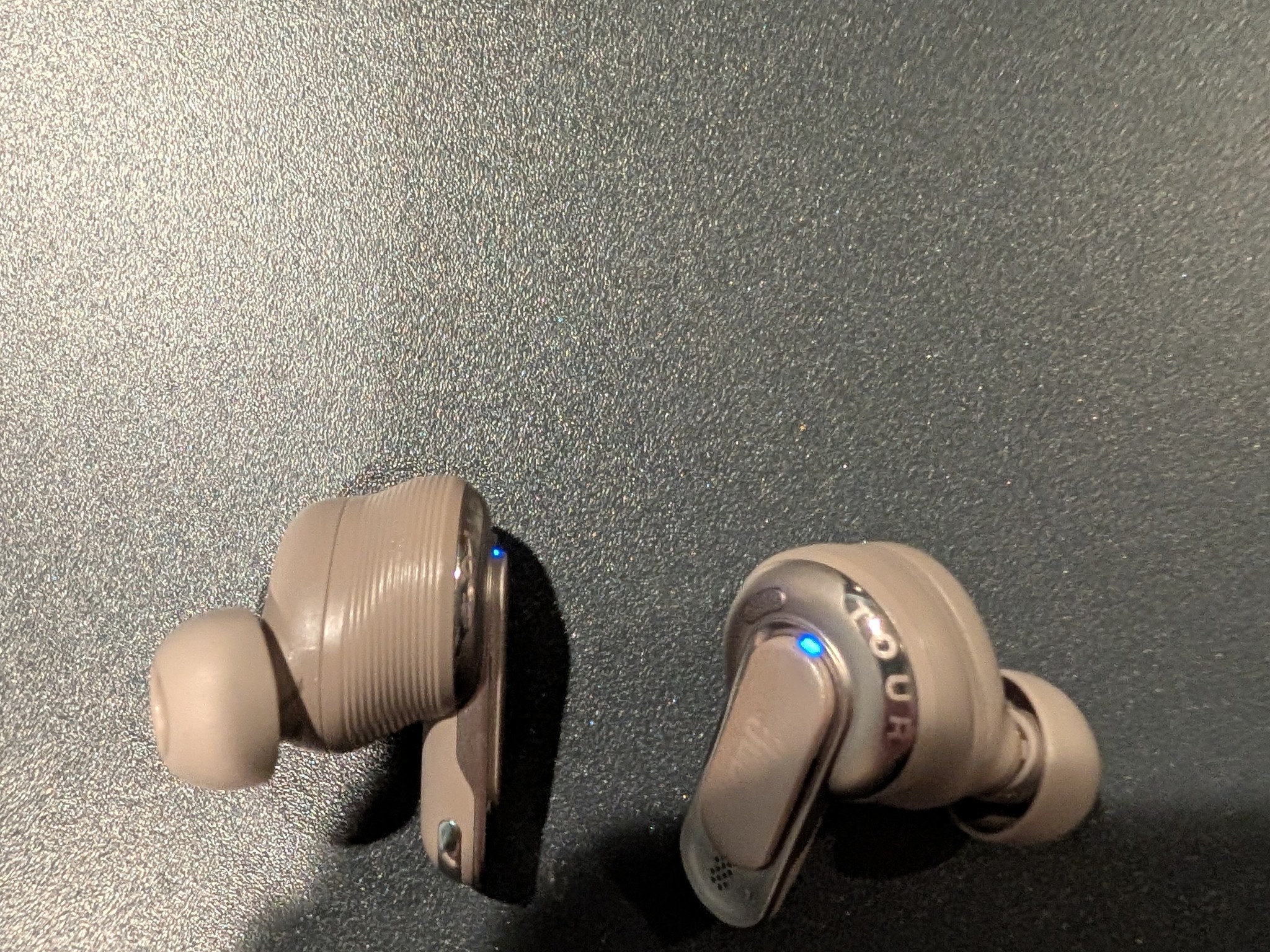 JBL Tour Pro 3s