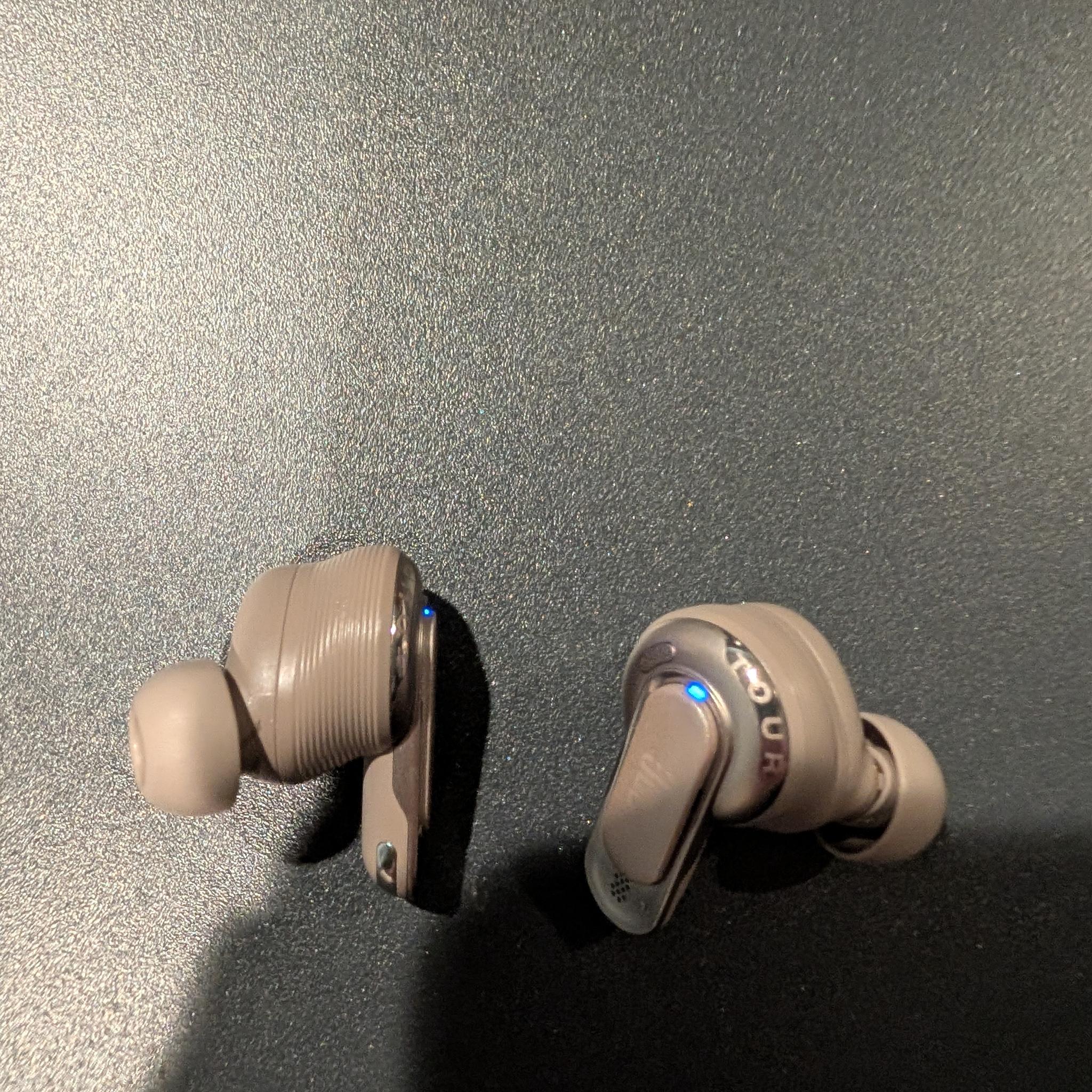 JBL Tour Pro 3s