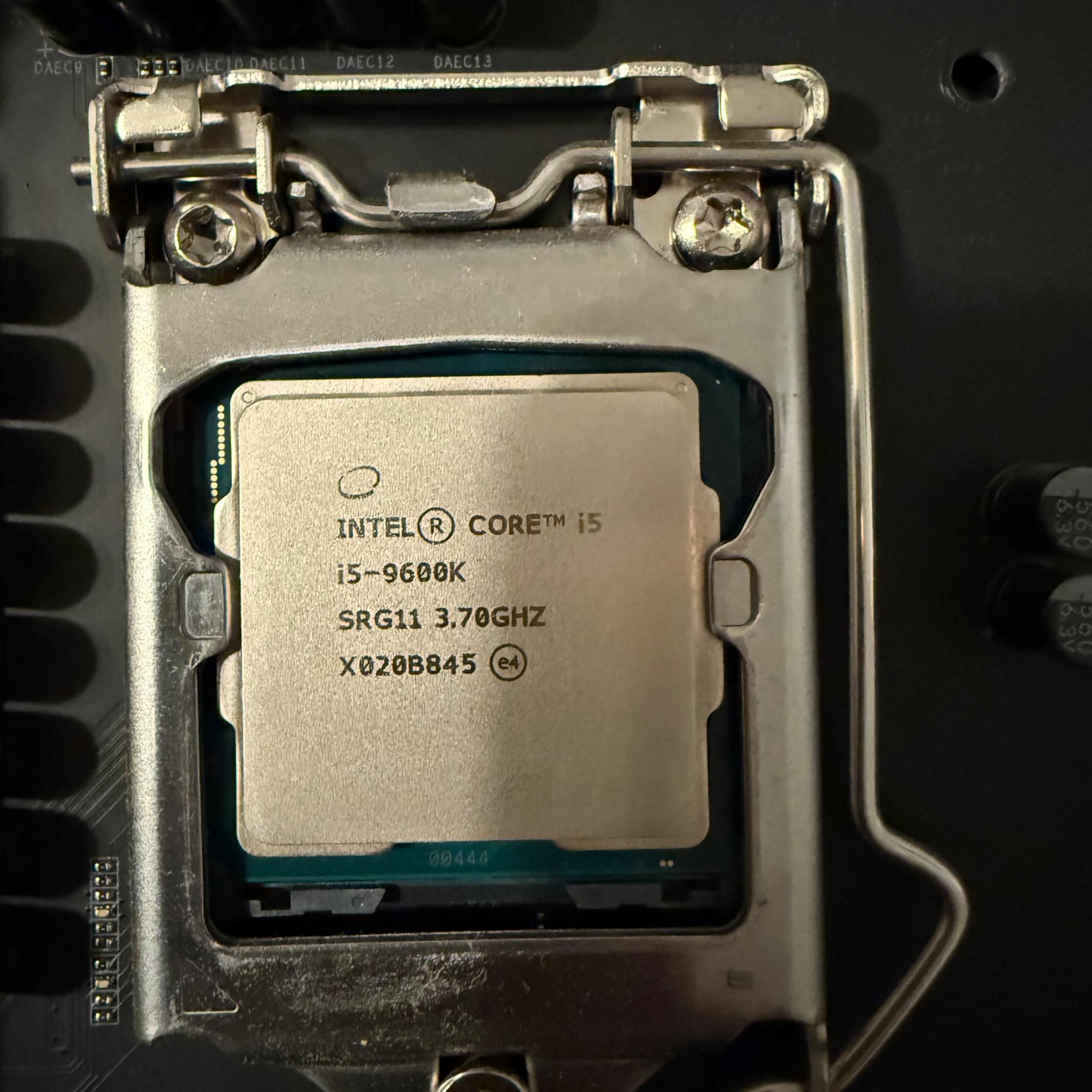 Gigabyte Z390 AORUS PRO WiFi + i5 9600k [Motherboard + CPU Combo]