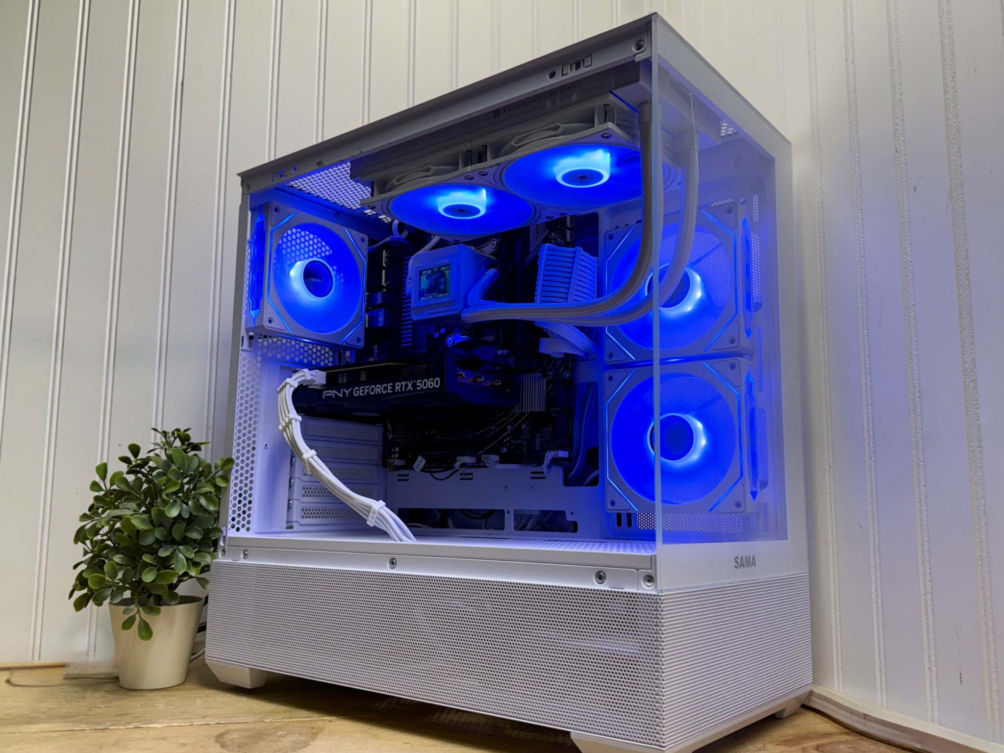 🧊 Arctic Phantom V2 – Ryzen 7600X | RTX 5060 | 32GB DDR5 | 1TB NVMe|240mm AIO | Whiteout Bu...