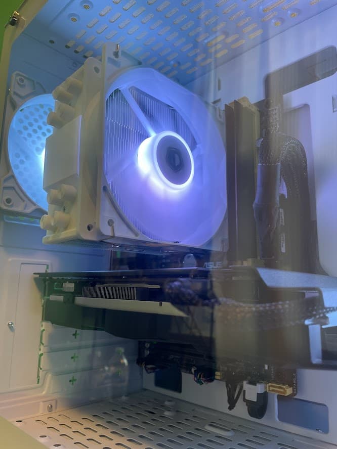 GLASSY White Gaming PC| Intel i5 / Amd RX580 / 8GB / 500GB SSD Win 10 Pro WiFi