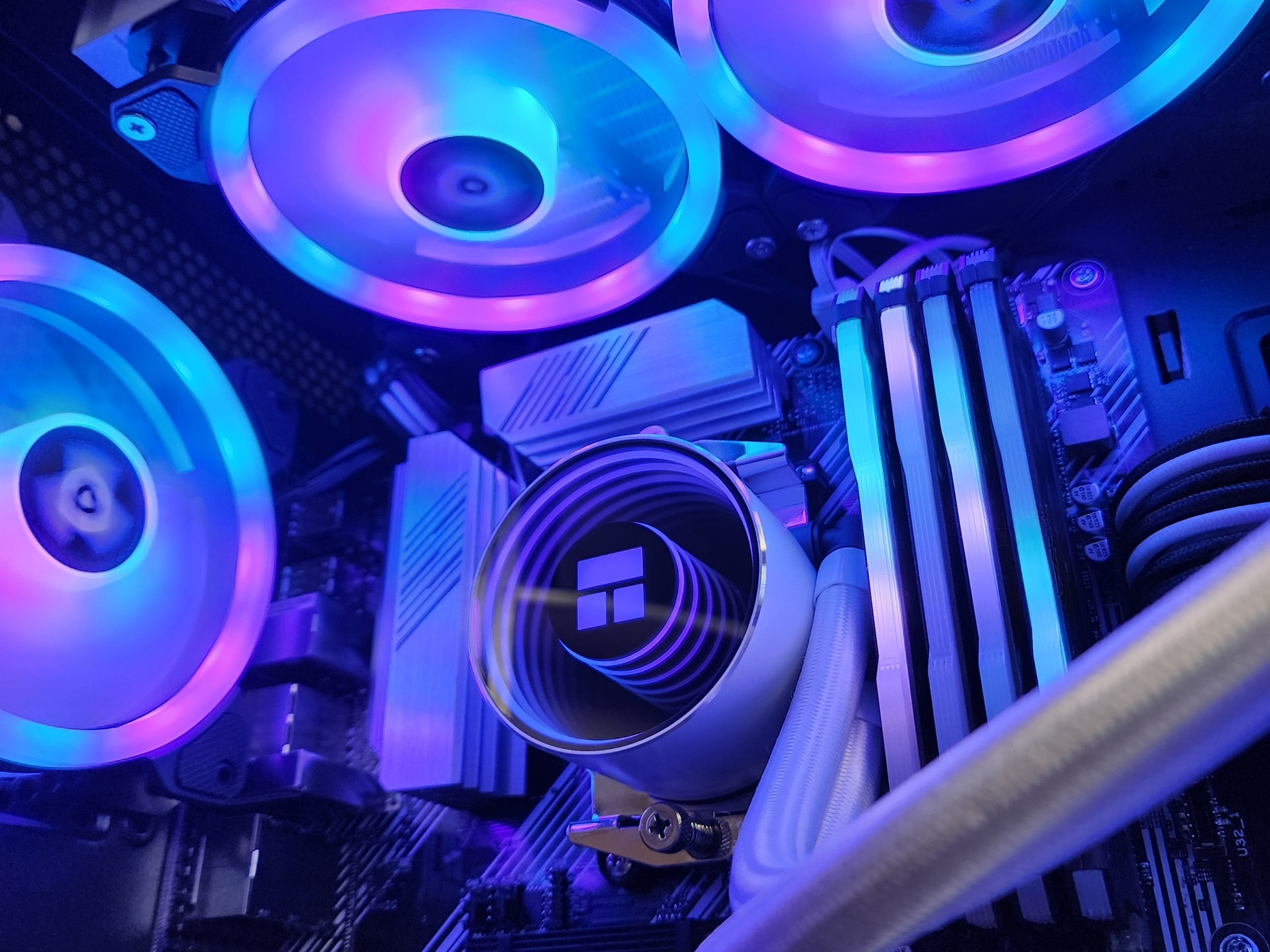 🖤💙💛 Aorus RTX 3080 Master // AMD Ryzen 7 5700G // Corsair Vengeance 32GB 3200MHz // MSI 1TB NVMe