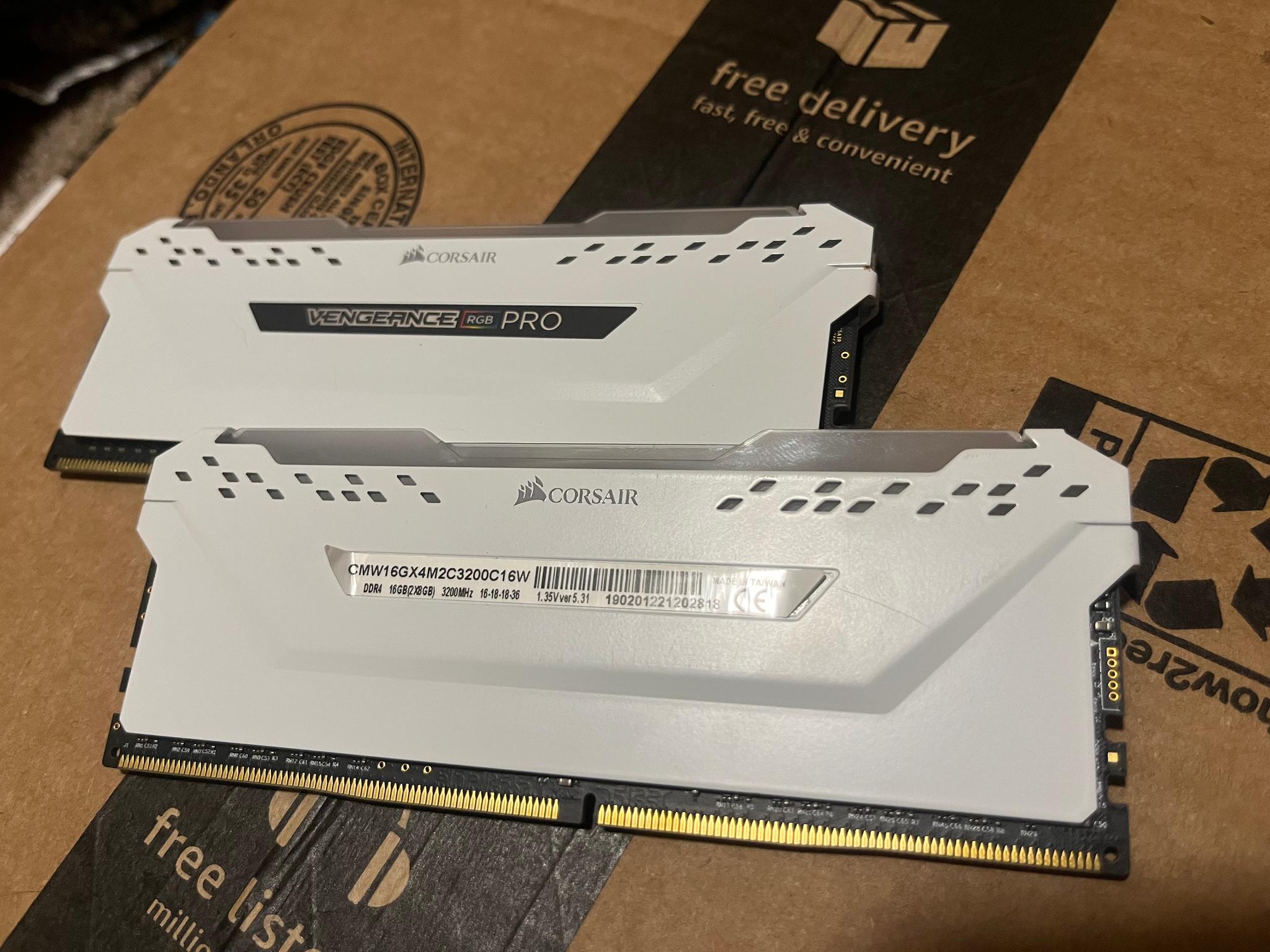 Corsair Vengeance RBG Pro 3200 16gb White