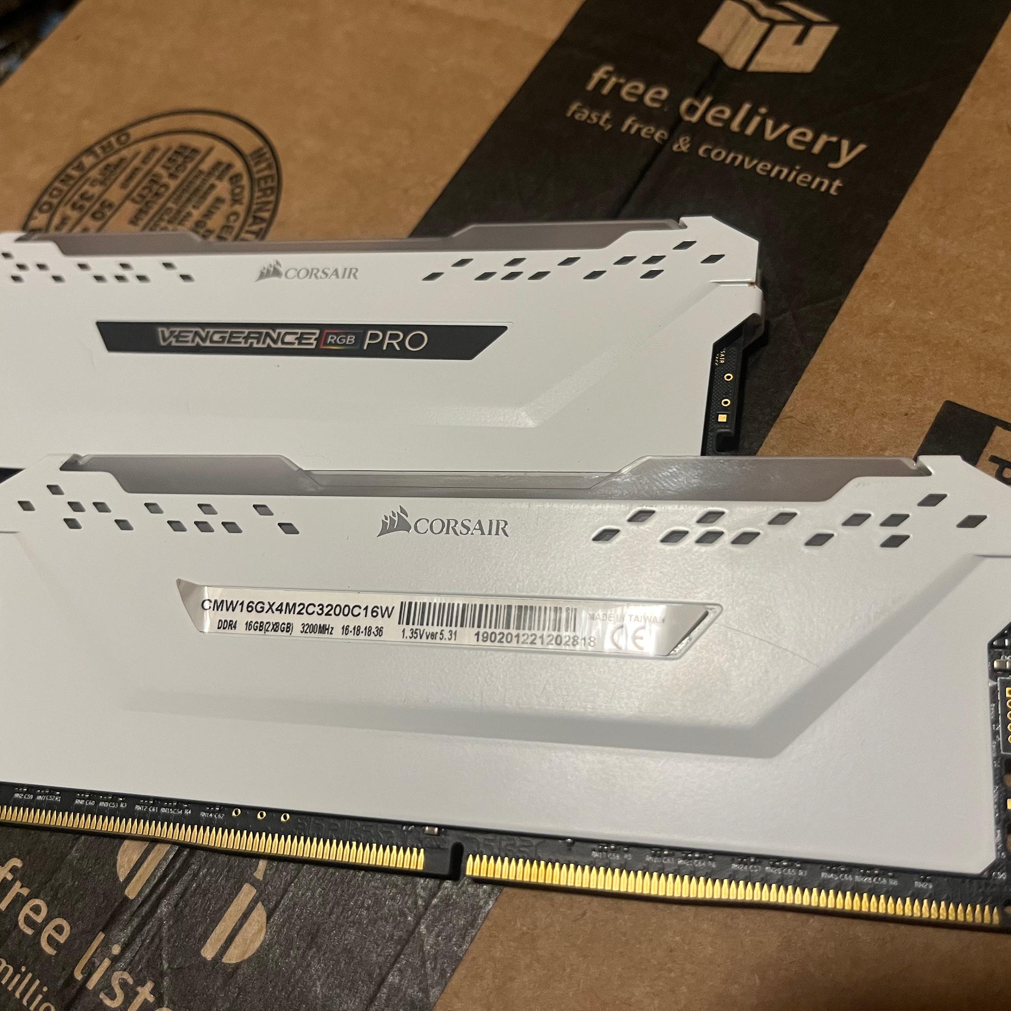 Corsair Vengeance RBG Pro 3200 16gb White