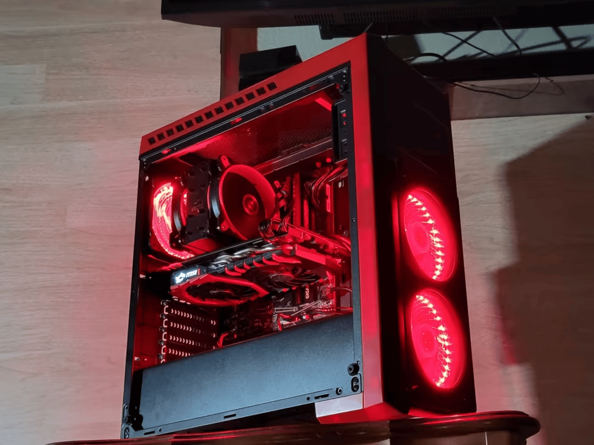 'Crimson Tower' Intel 10thGen i7 with Nvida 1070