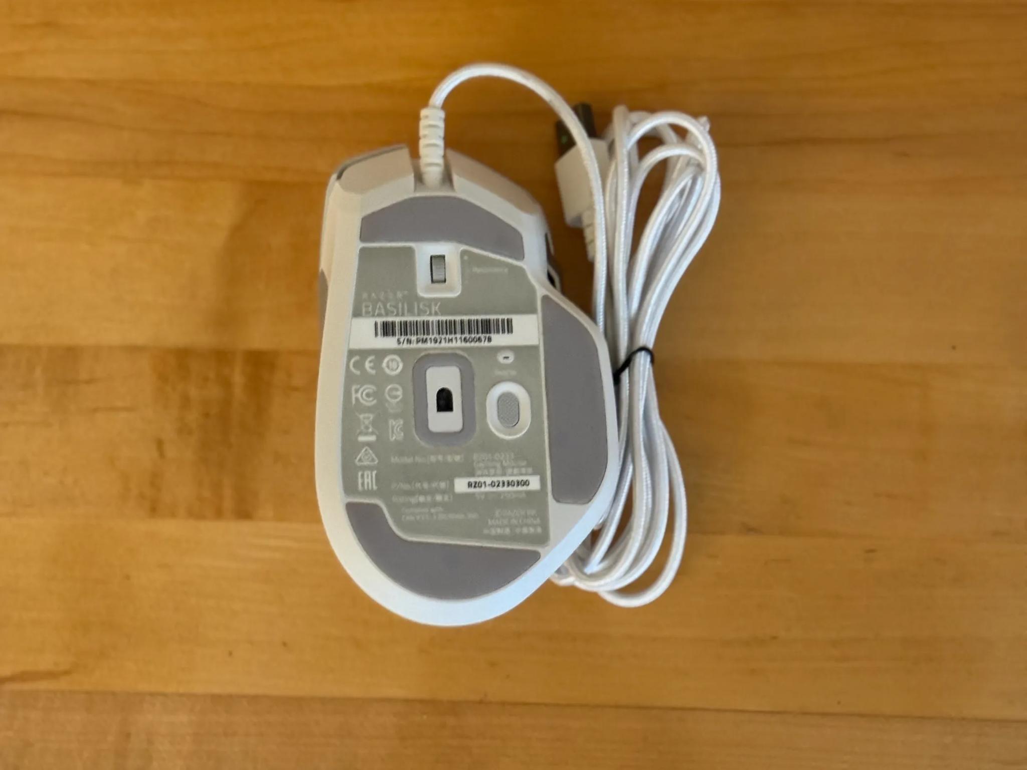 Razer Basilisk Gaming Mouse: 16,000 DPI Optical Sensor - Chroma RGB Lighting (White)