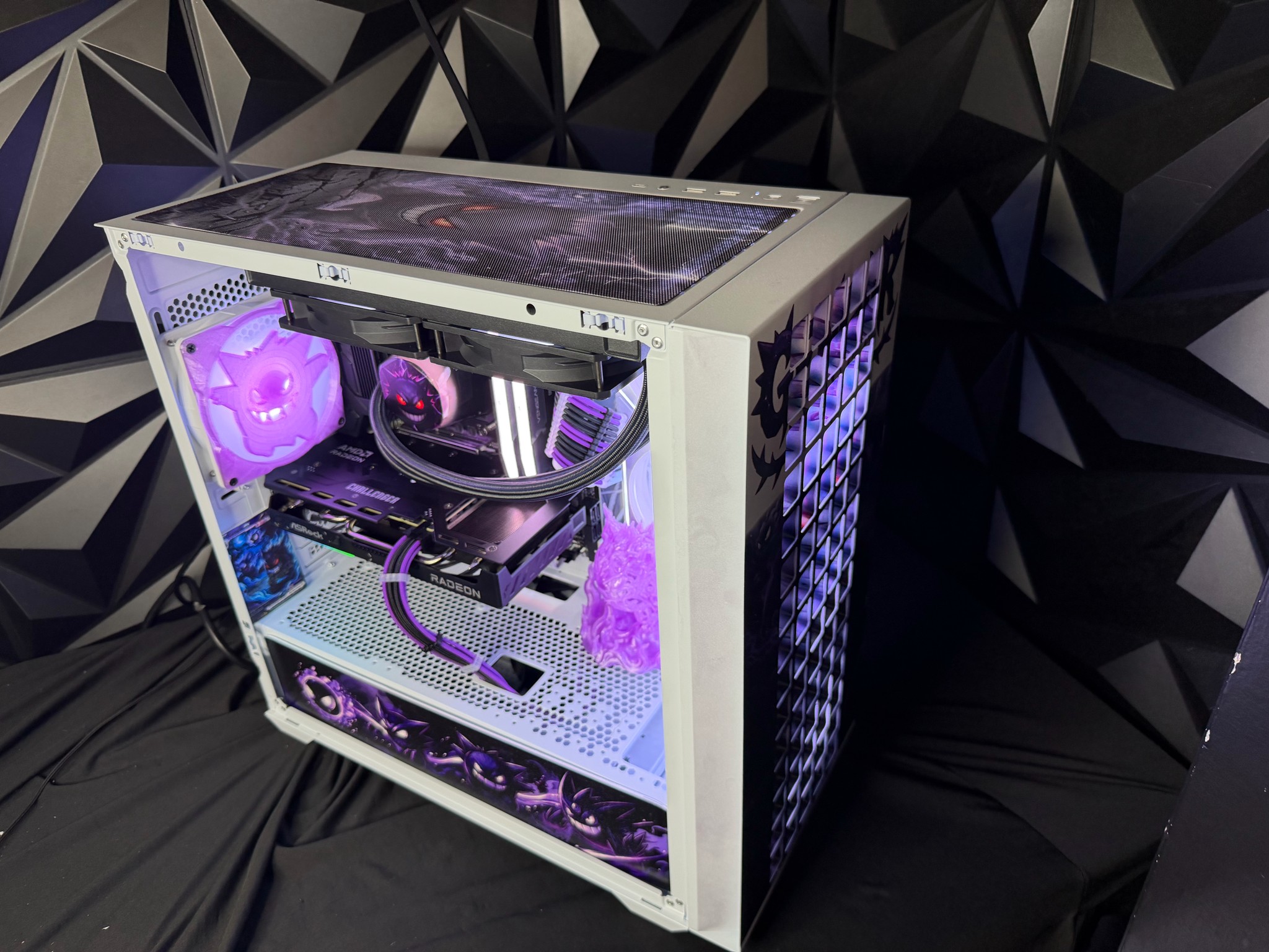 👻💜 GENG GANG 96 💜👻Ryzen 5 9600X| RX 9060XT 16GB| 32 GB DDR5| 1.25 TB NVMe| 650W PSU