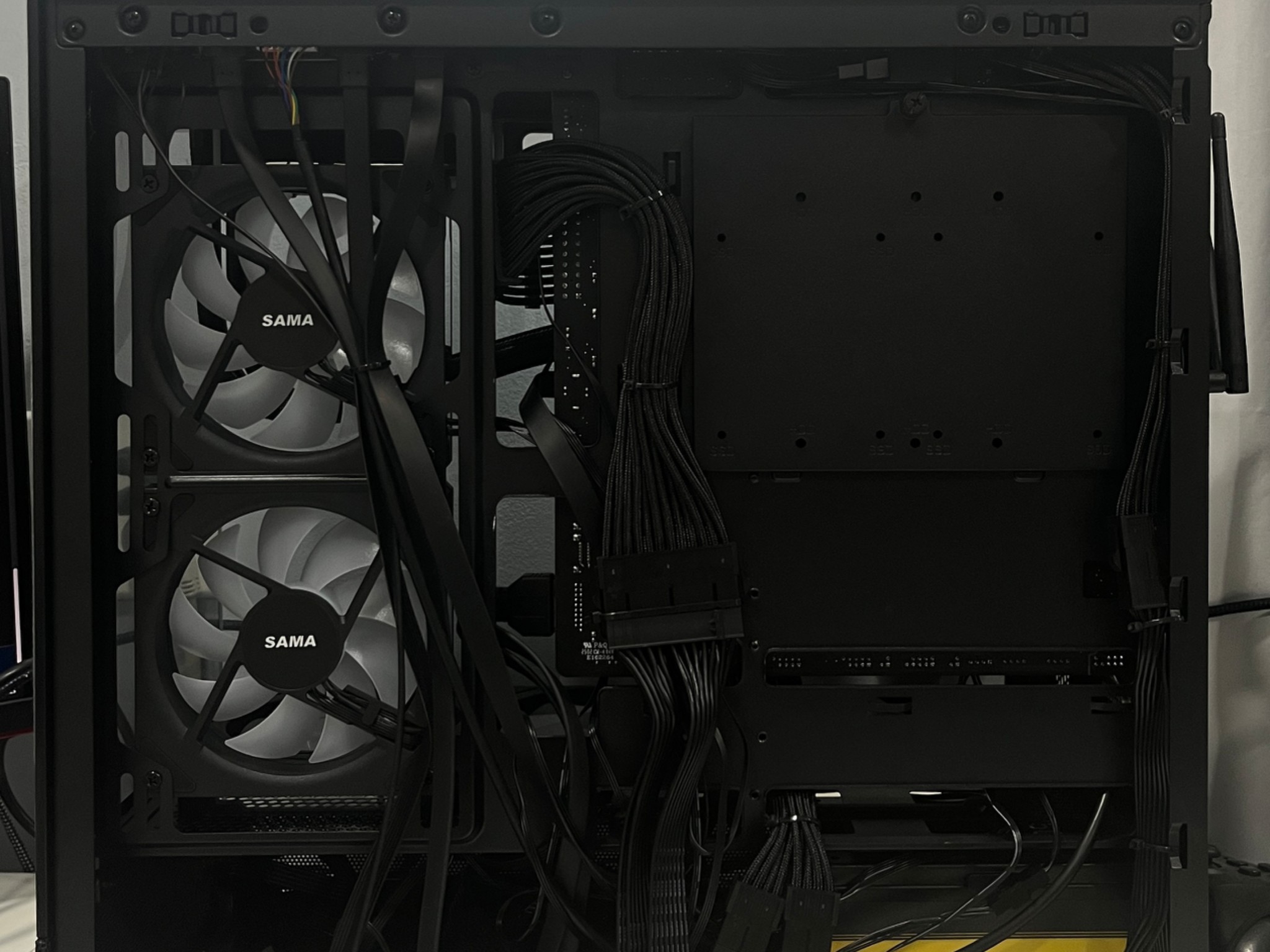 GLAMOROUS GAMING PC | RTX 3070 | Ryzen 5 5600 | 32 GB RAM | 1 TB NVME | WIFI + BLUETOOTH