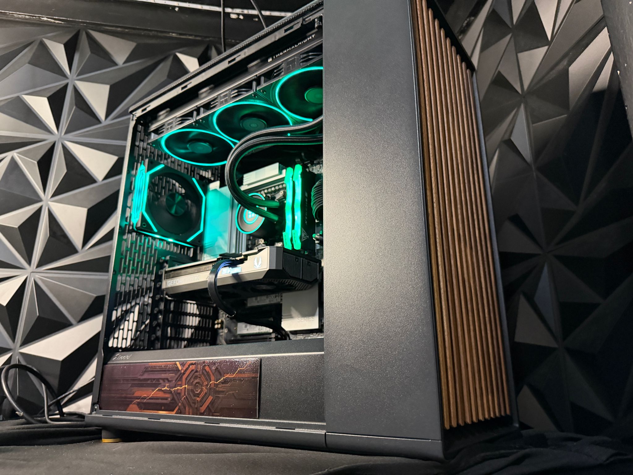 🪵⚙️ IRON WOOD ⚙️🪵 Ryzen 9 9900X| RTX 5070| 32 GB DDR5 8000Mhz|4.5 TB NVMe| 850W Gold PSU