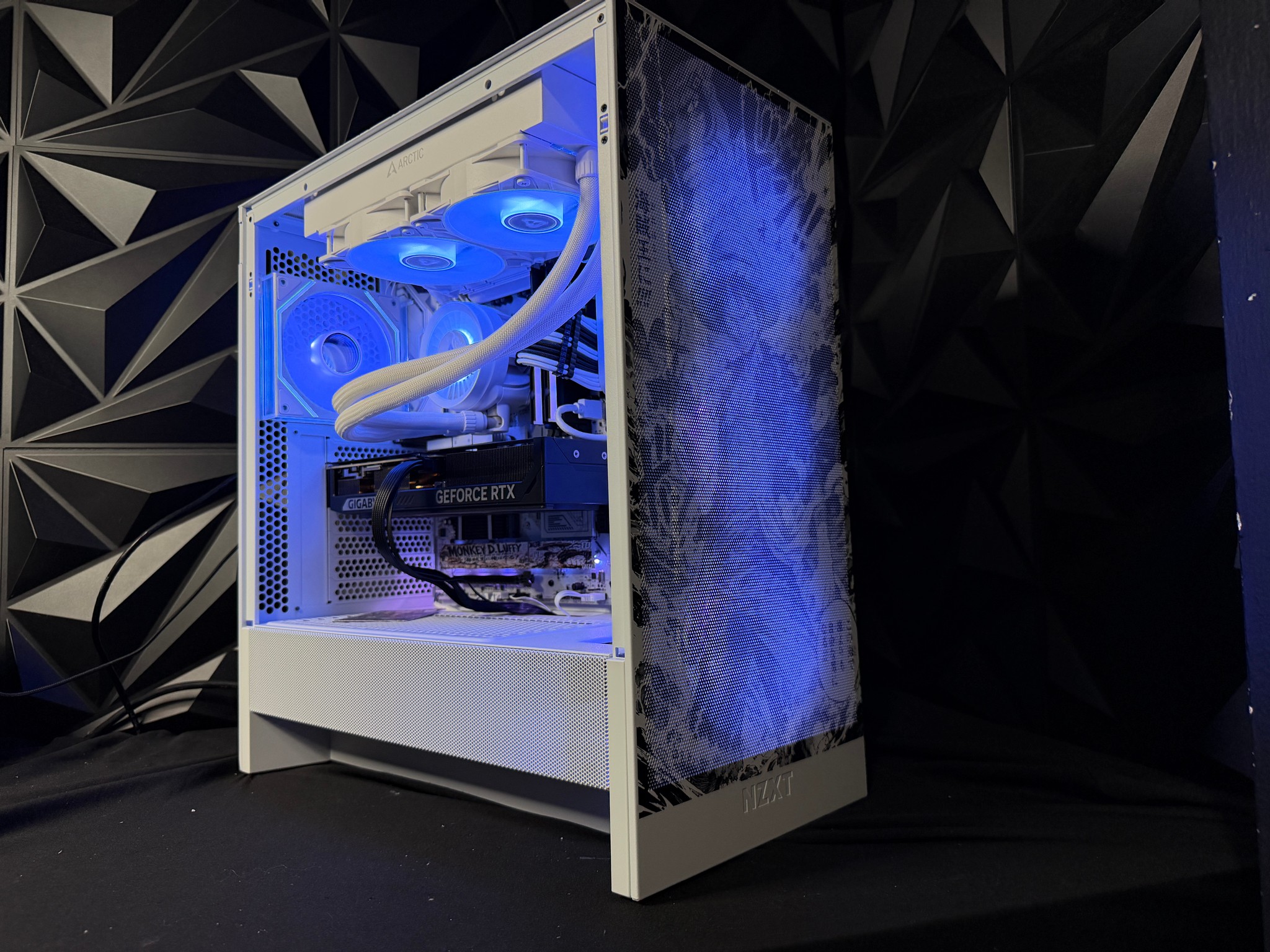 👑📖 MANGA KING 📖👑 Ryzen 9 7900X| RTX 5070| 32 GB DDR5 7200MHz| 2.75 TB NVMe| 850W Gold PSU