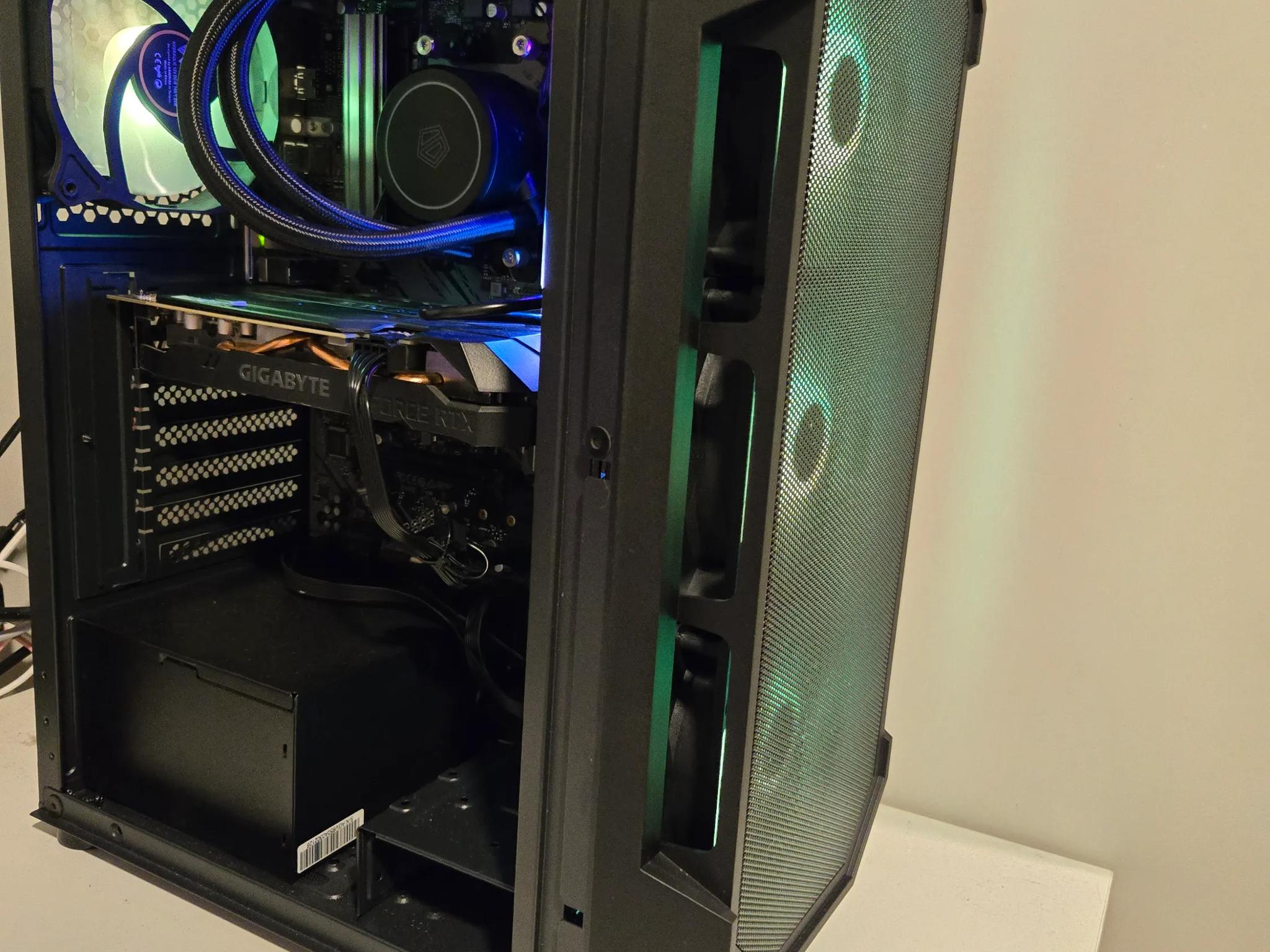 GAMING PC RTX 2060 RYZEN 5 3600 1 TB crucial P3 ram Corsair vengeance 3200 MHz 16 GB Ram