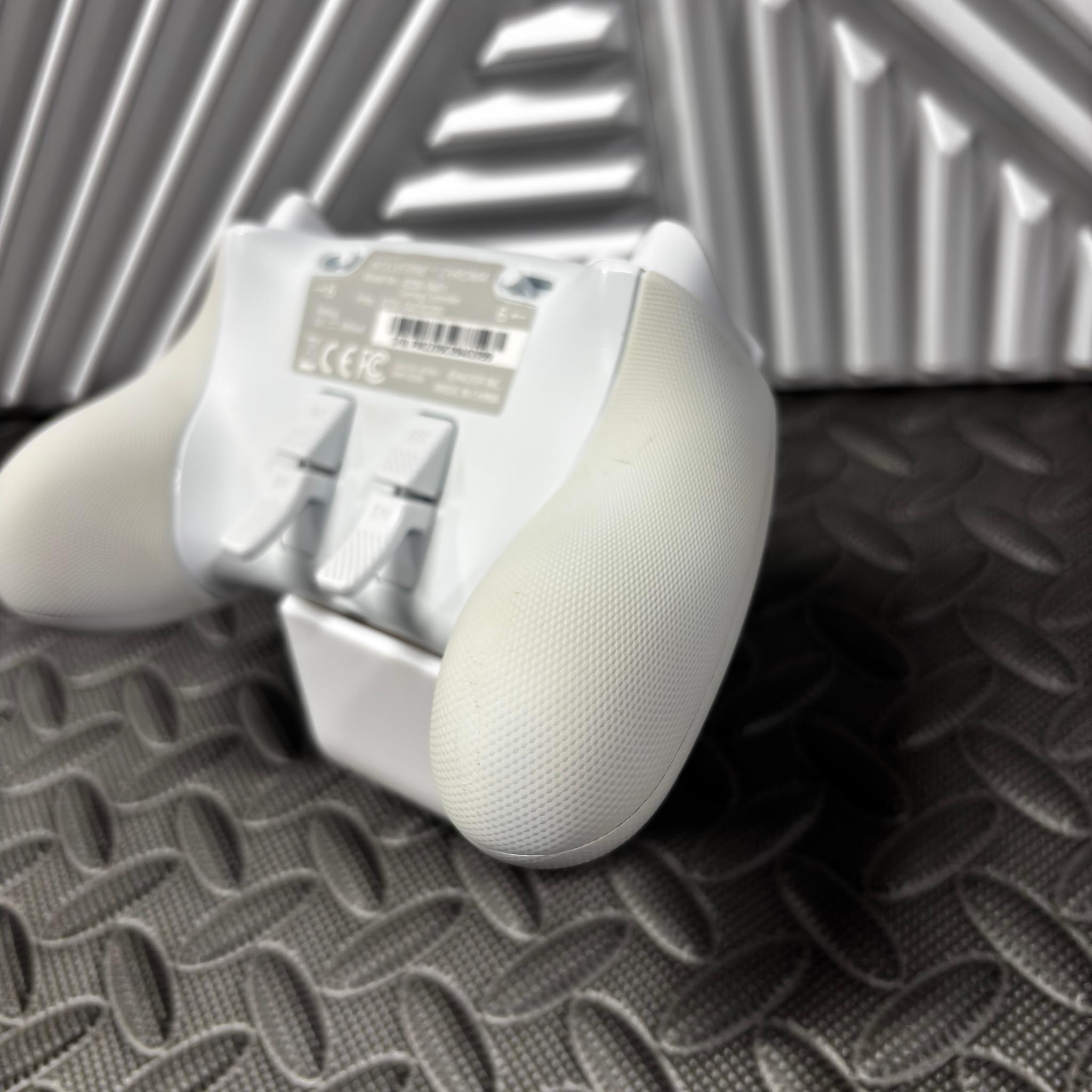 White Razer Wolverine V2 Chroma Controller | Xbox / PC | Tested Working