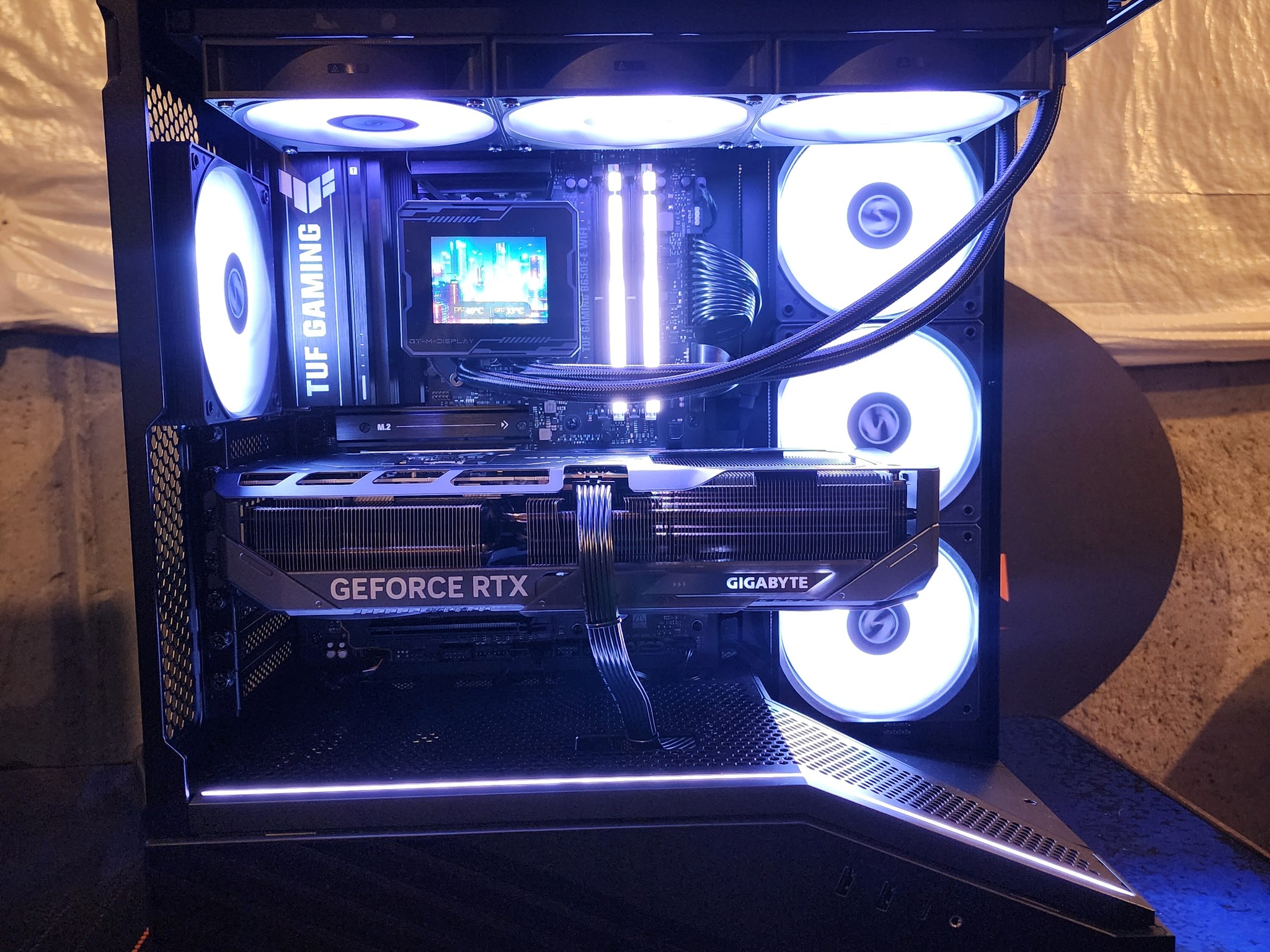 RTX 5080 / Ryzen 7 9800X3D / 32GB DDR5 RAM / 2TB NVMe
