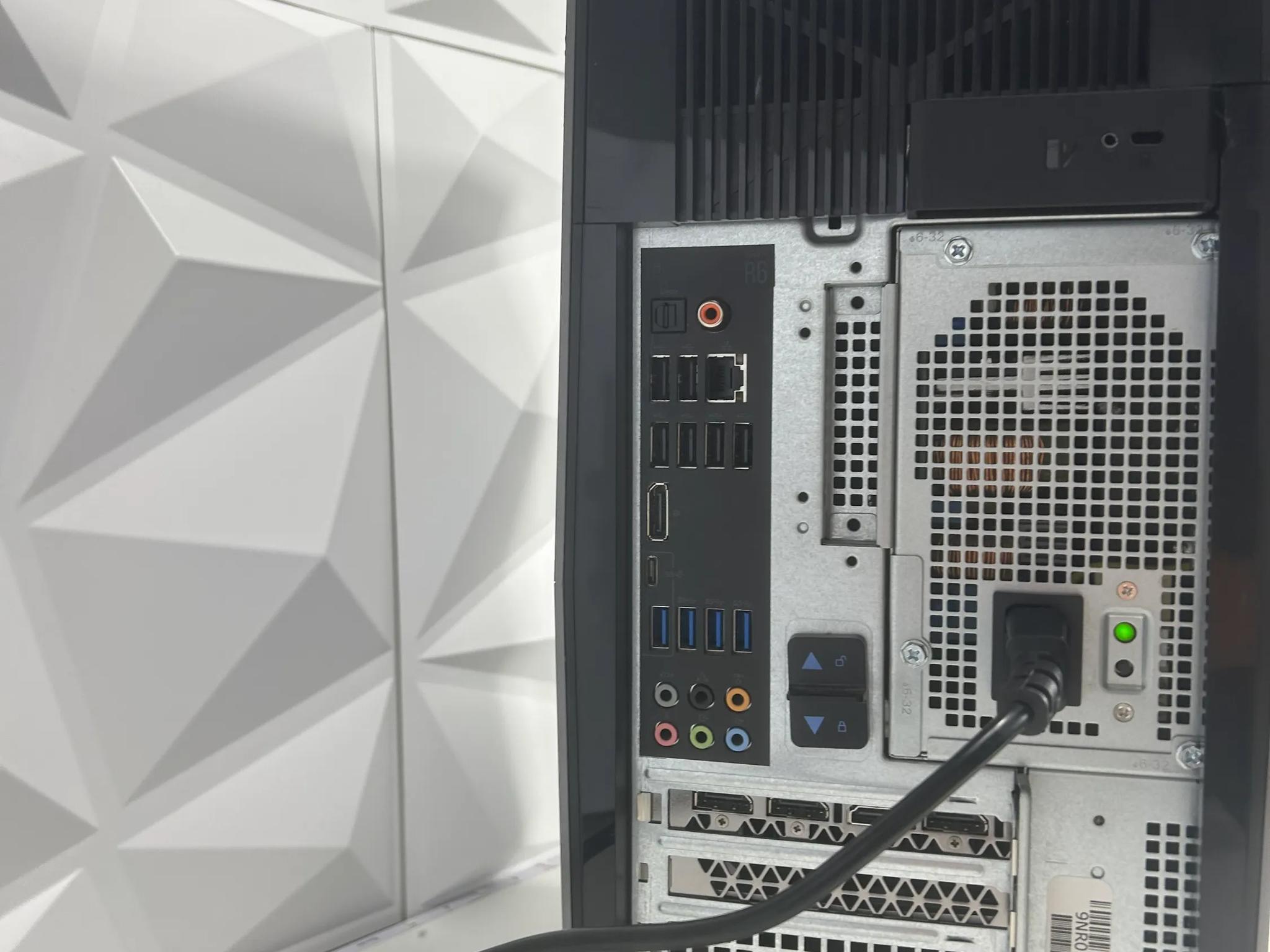 👽ALIENWARE👽 Gaming PC GTX 1080 Ti / Intel Core i7 7700K/ 16GB DDR4