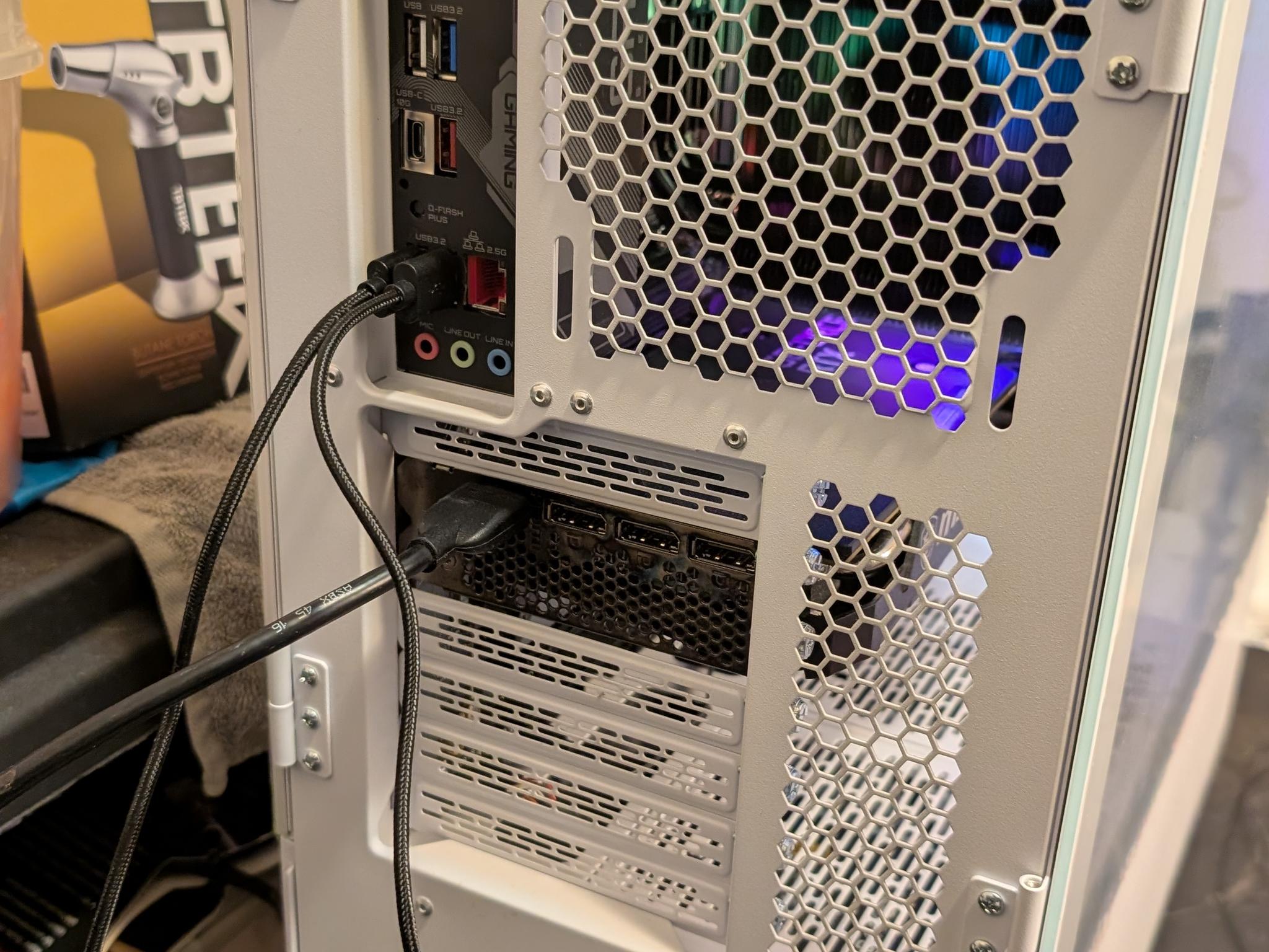 White Tempered Glass Ryzen 7 7700X 8-core RTX 3060 12GB 32GB DDR5
