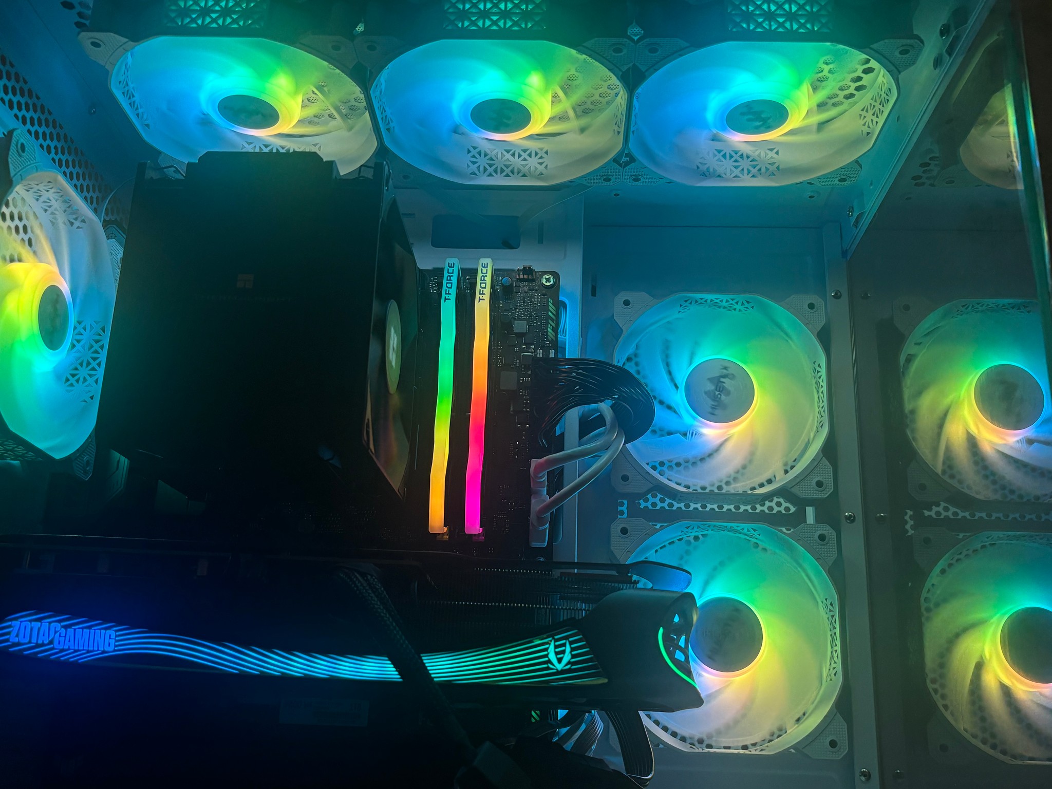 MOSTLY NEW CUSTOM GAMING PC | i7-13700K | RTX 4070 12GB | 32GB DDR5 6000MHz | 1TB NVMe Gen4