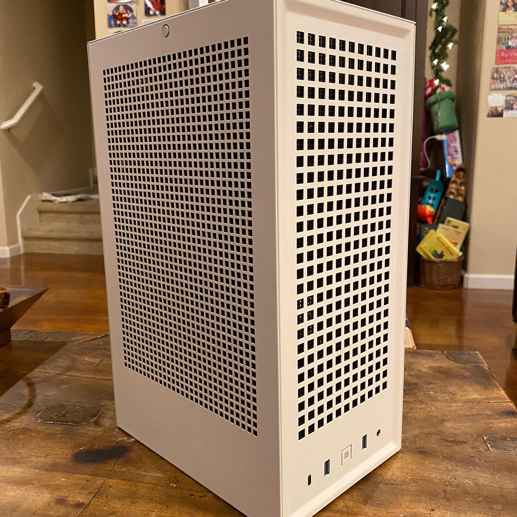 “Hyte Beast” Custom Z690i | 12600K | RTX 3080 | 32GB RAM | 2TB m.2 | 4TB SSD