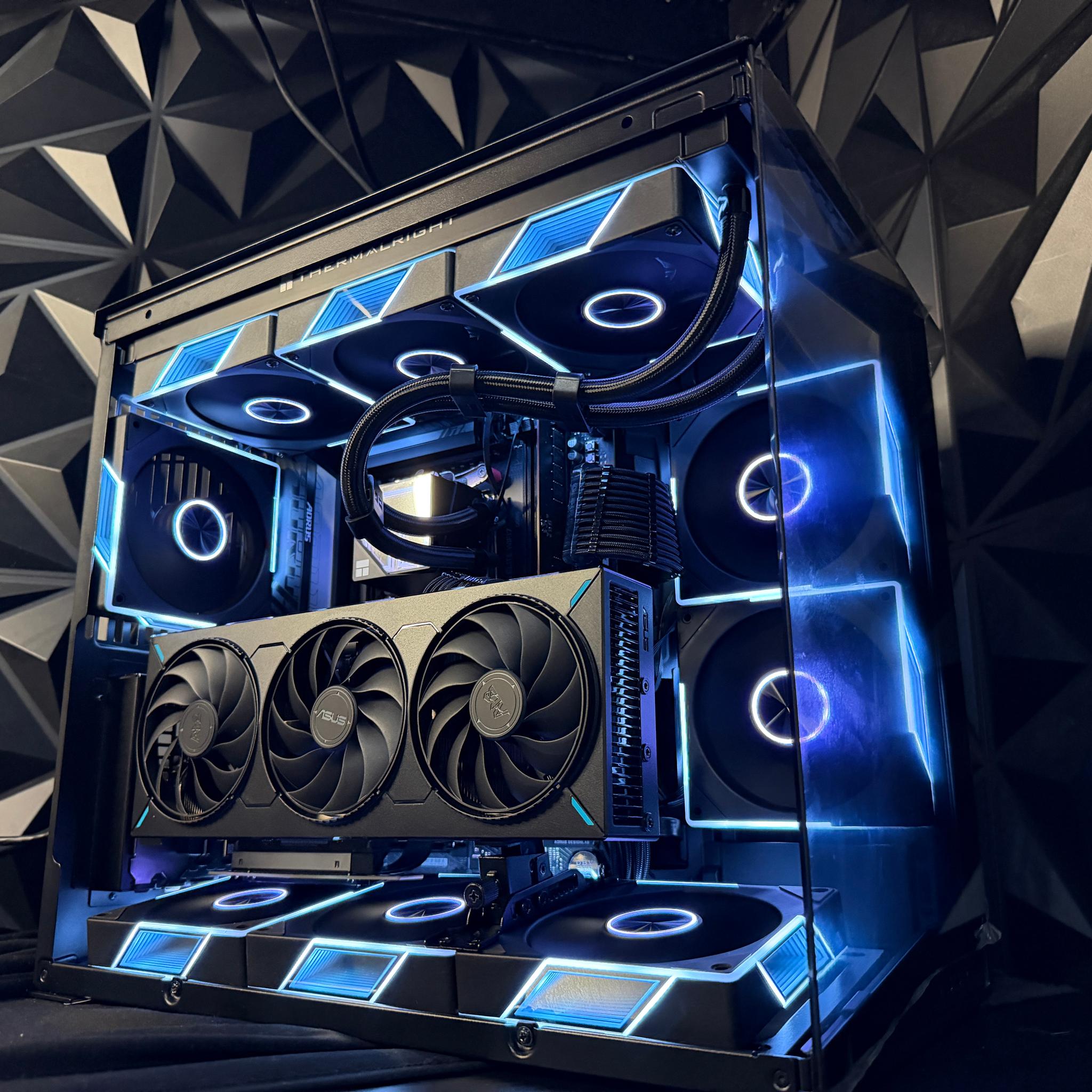 🕳️🌌 BLACK HOLE 🌌🕳️ Ryzen 9 7900X| RX 9070 GRE| 4.5 TB NVMe| 32 GB DDR5| 850W Gold PSU