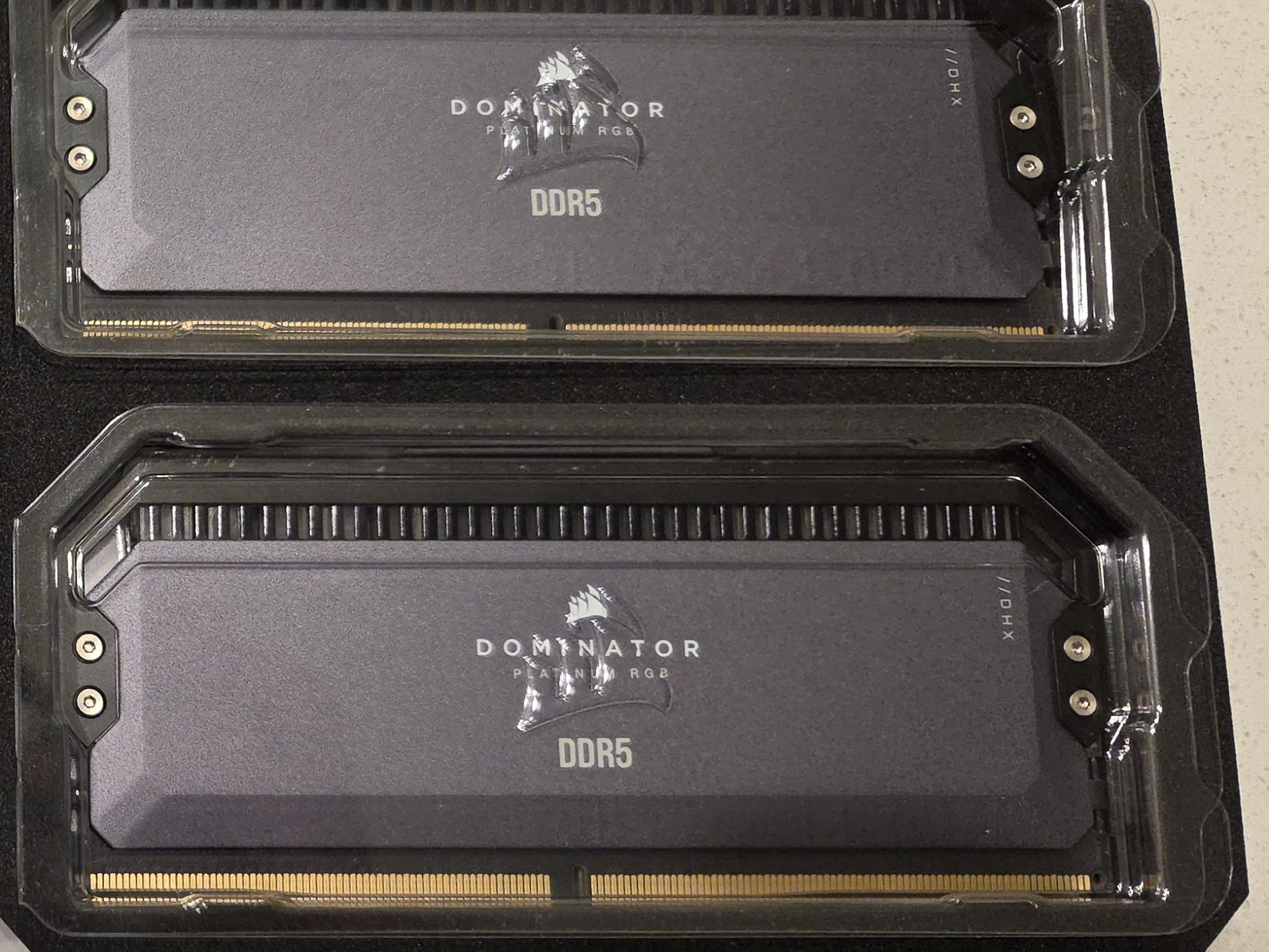 DOMINATOR® PLATINUM RGB DDR5 32GB (2x16GB) DRAM 6000MT/s CL30 AMD EXPO & Intel XMP Memory Kit