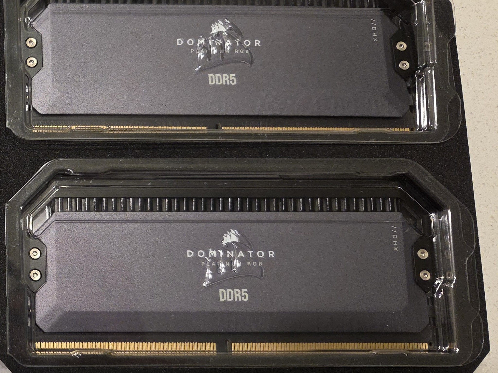 DOMINATOR® PLATINUM RGB DDR5 32GB (2x16GB) DRAM 6000MT/s CL30 AMD EXPO & Intel XMP Memory Kit