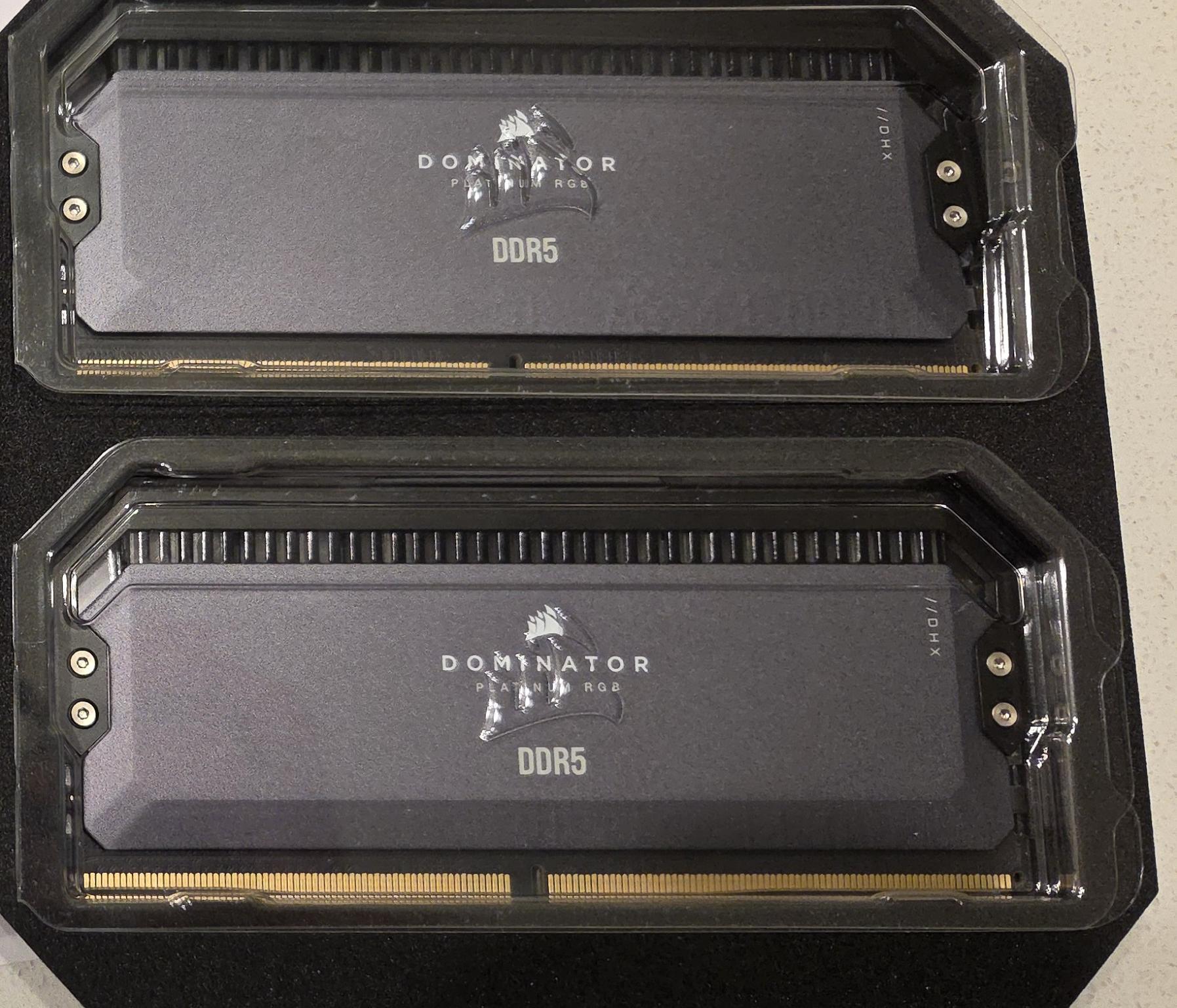 DOMINATOR® PLATINUM RGB DDR5 32GB (2x16GB) DRAM 6000MT/s CL30 AMD EXPO & Intel XMP Memory Kit