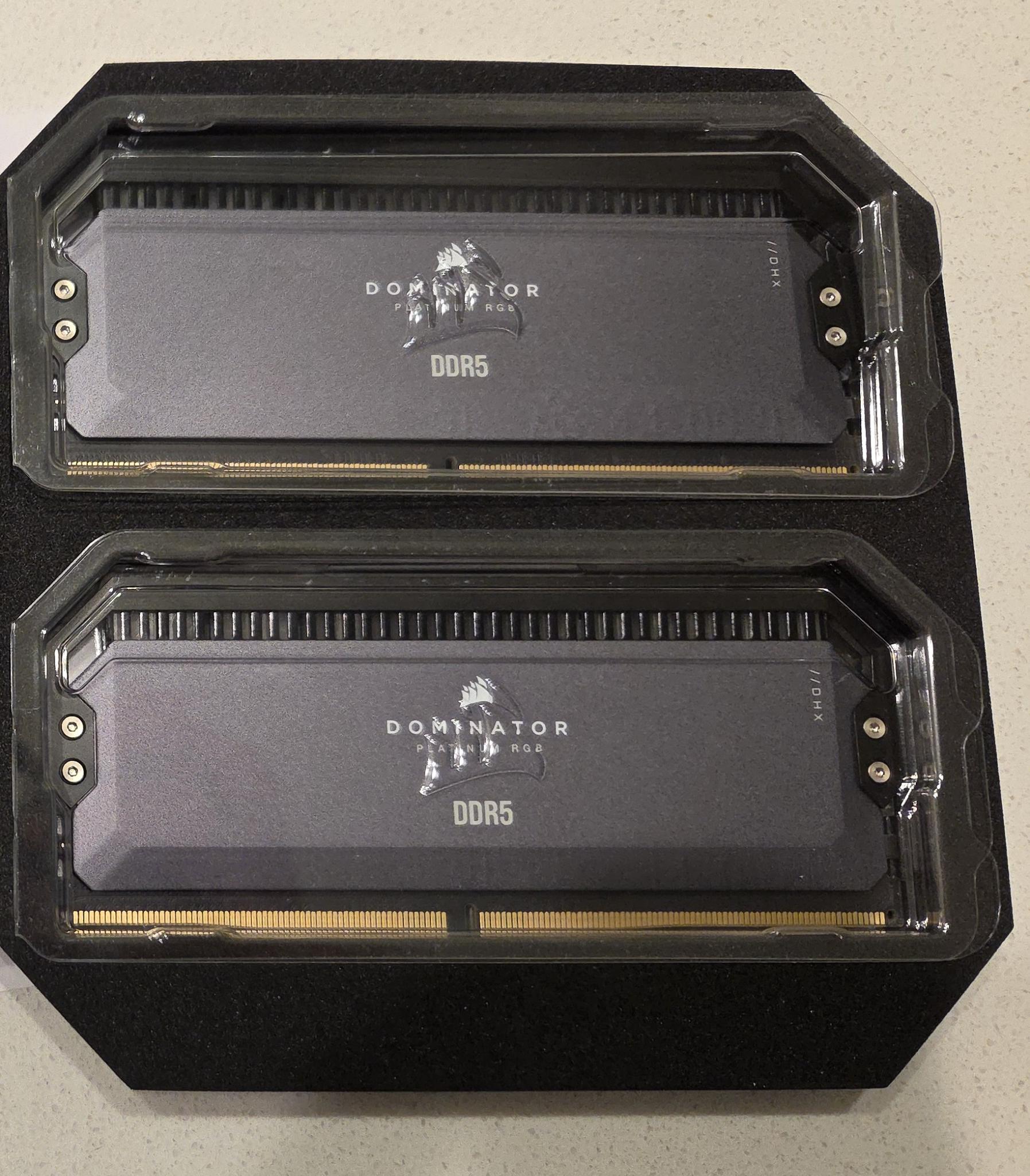 DOMINATOR® PLATINUM RGB DDR5 32GB (2x16GB) DRAM 6000MT/s CL30 AMD EXPO & Intel XMP Memory Kit