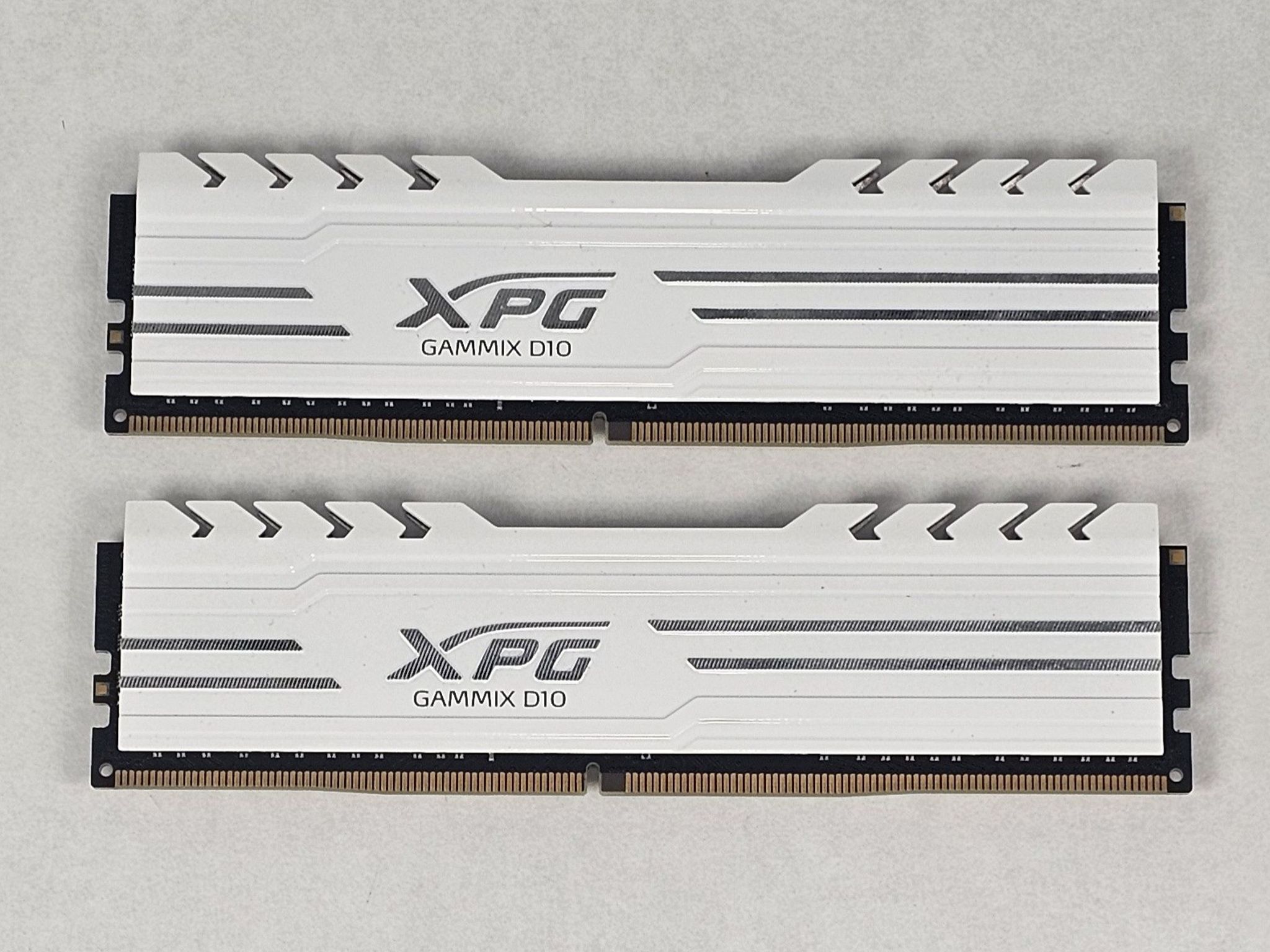 16GB DDR4 (2x8GB) CL16 3200MT/s ADATA XPG Gammix D10