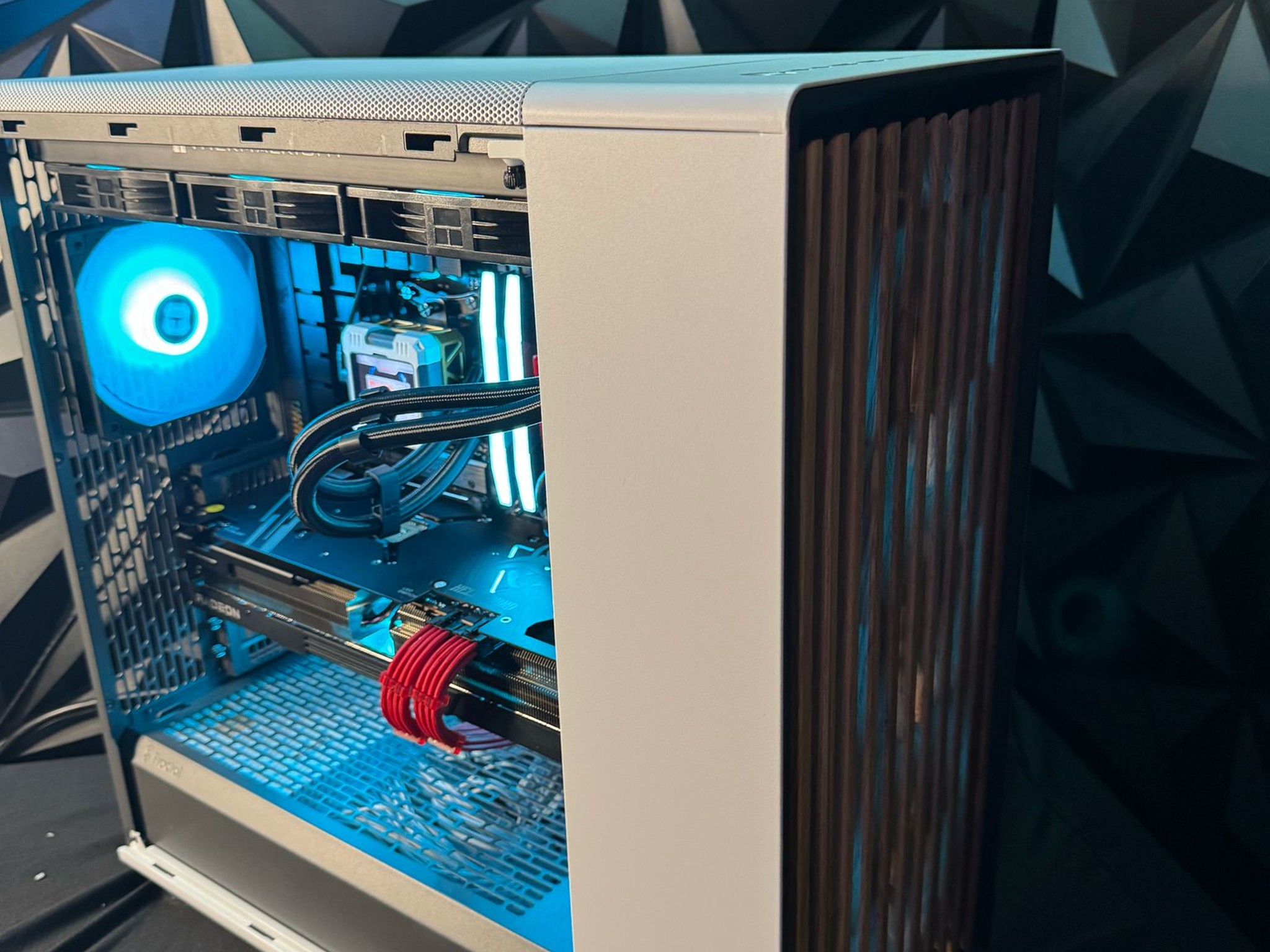 🪵 Big Woody 🪵 Ryzen 9900X| 7900XTX 24 GB| 32 GB DDR5 6000Mhz|3.25 TB NVMe|
