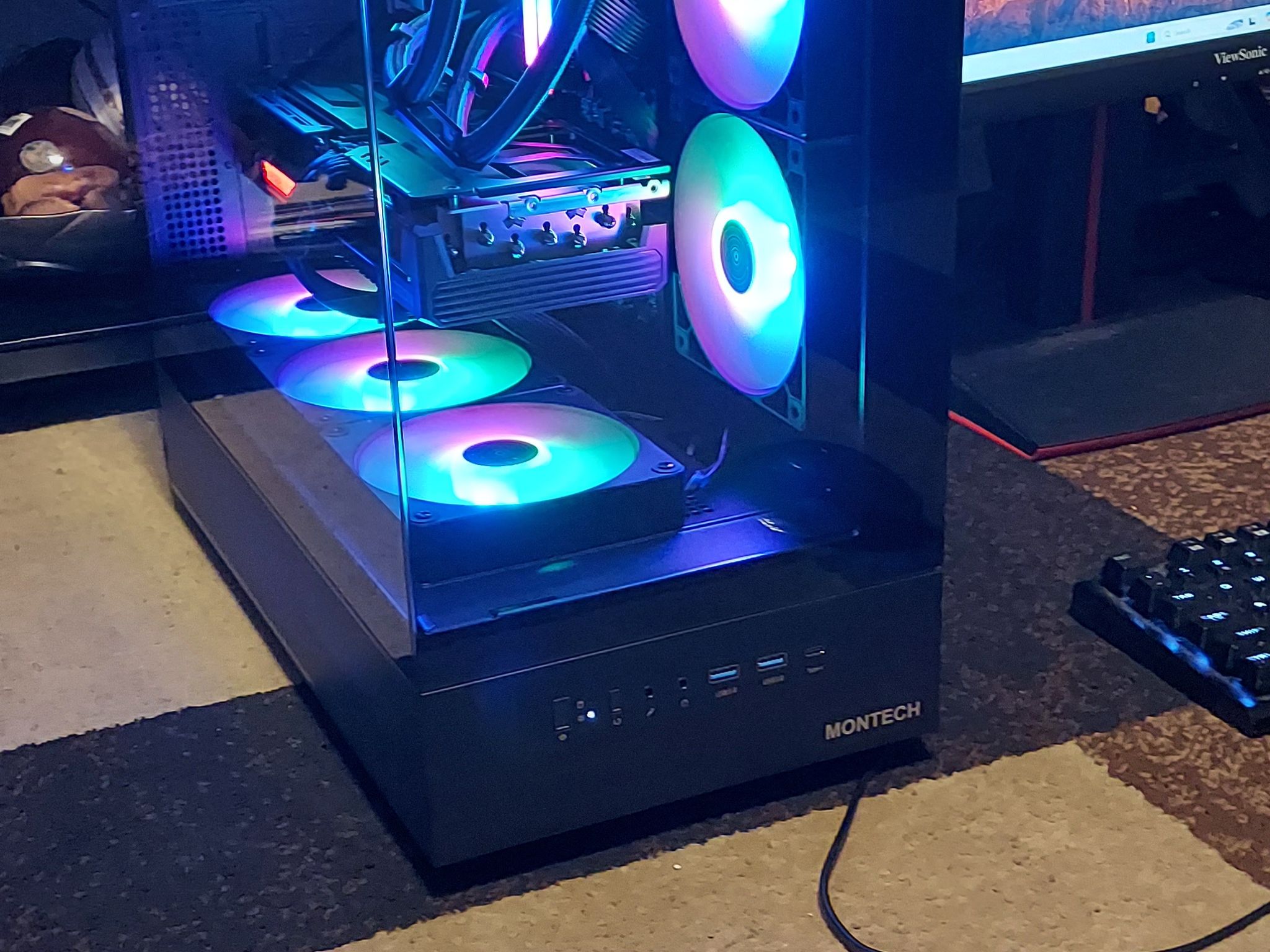 Ryzen 7700X/RX 9070XT Gaming PC