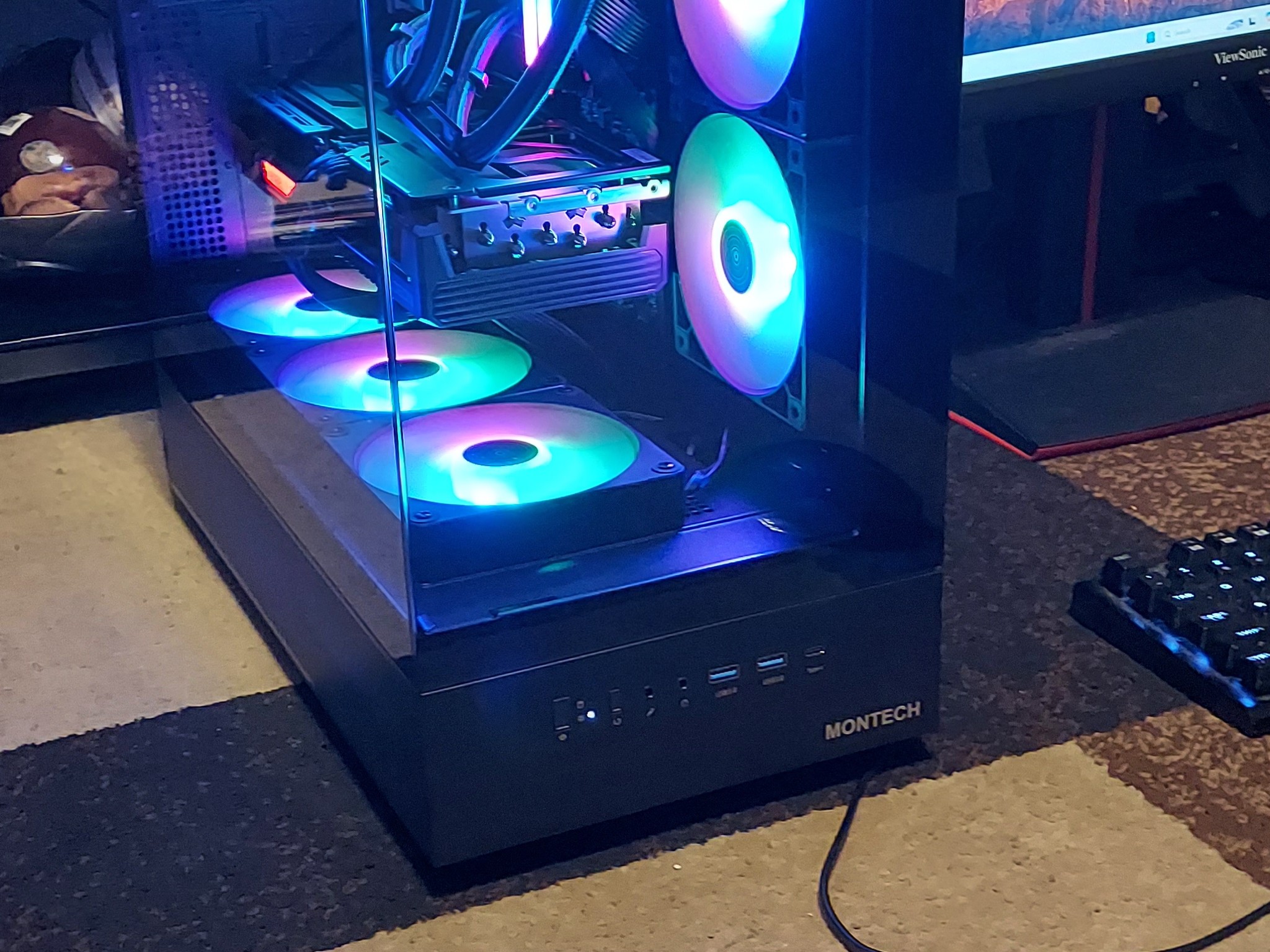 Ryzen 7700X/RX 9070XT Gaming PC