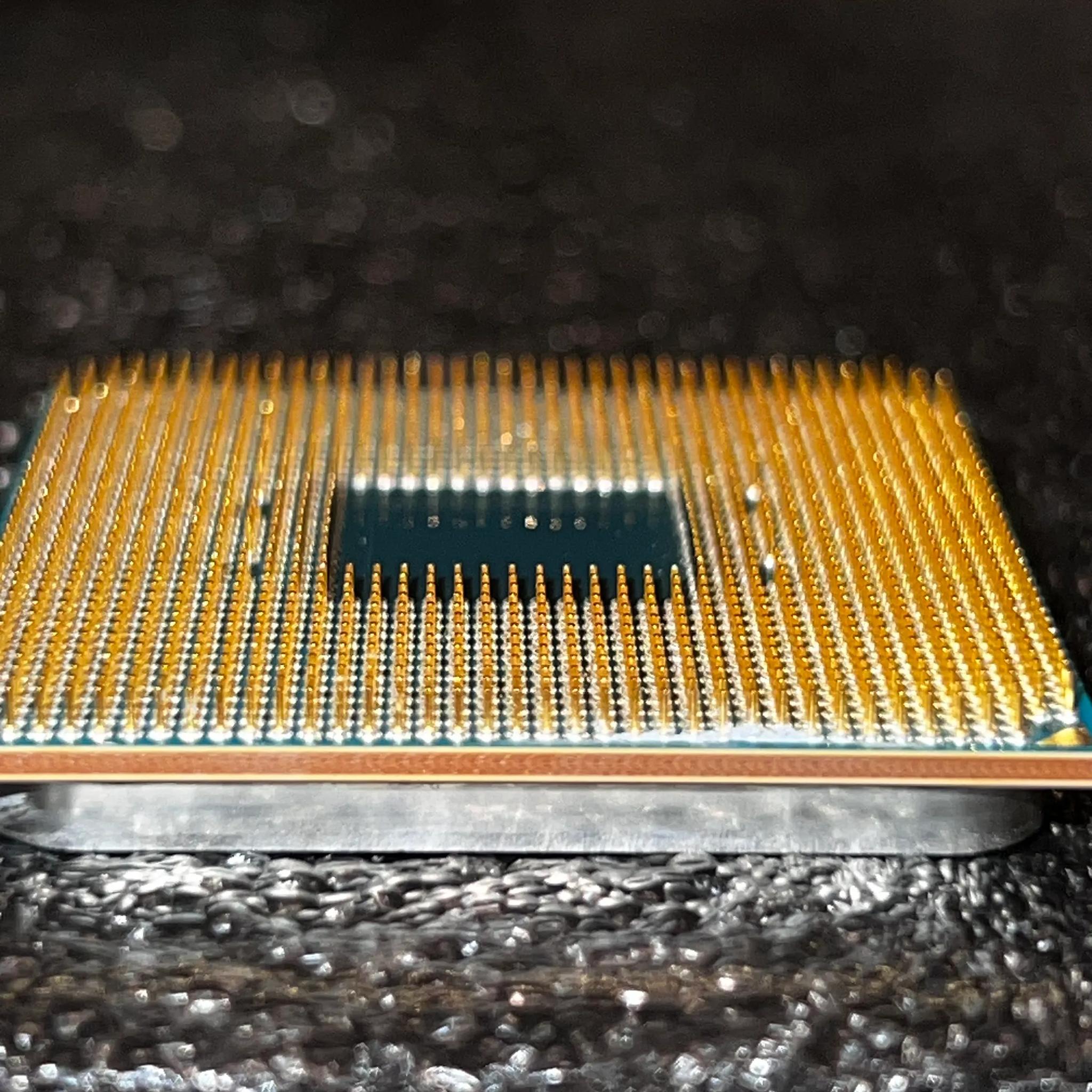 AMD Ryzen 5 1600 w/ stock cooler