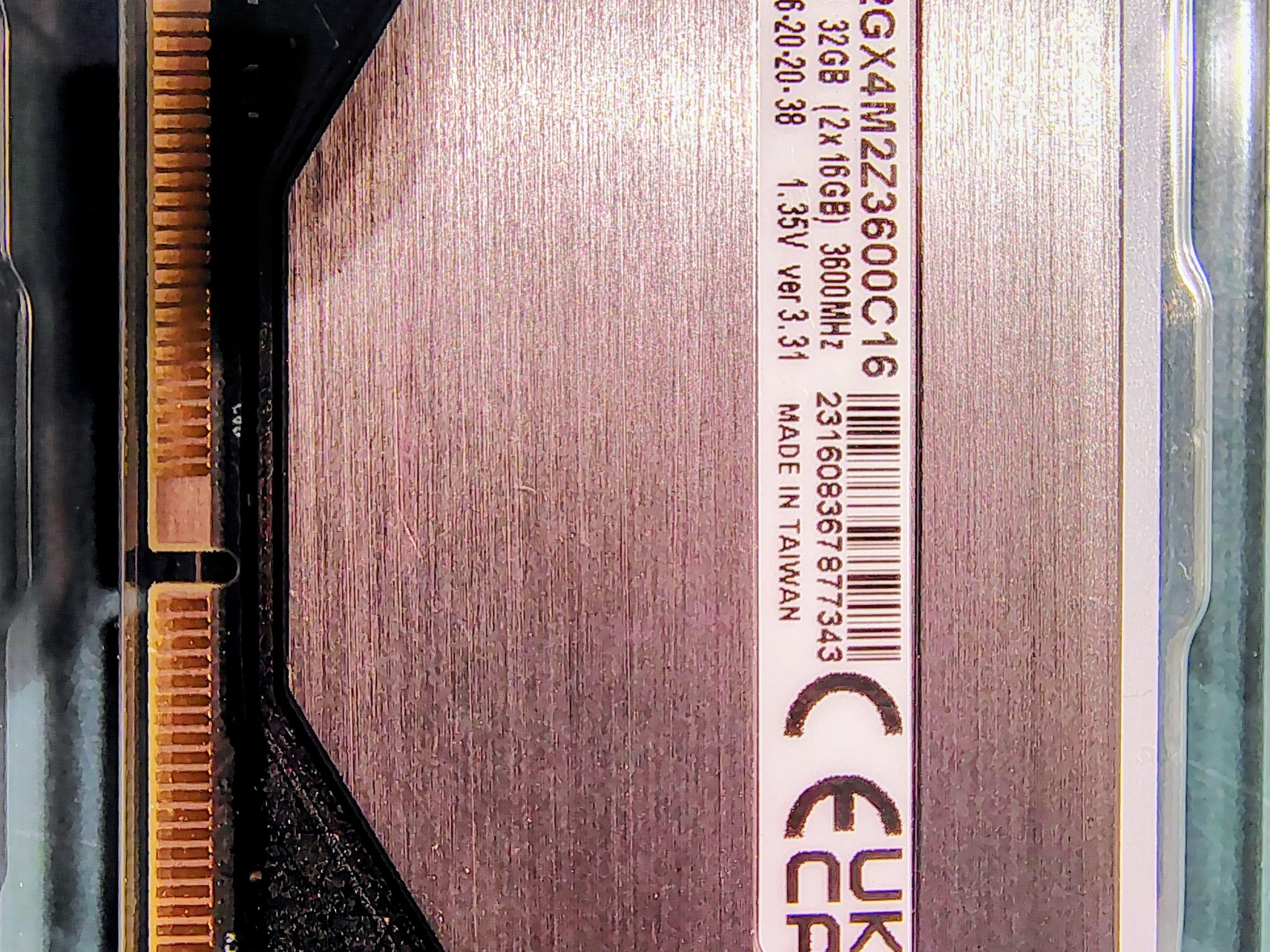 32GB CORSAIR RGB RT DDR4-3600 CL16 (2 x 16GB)