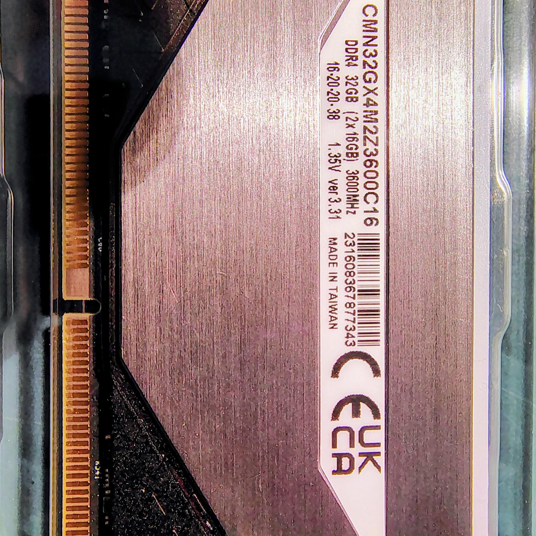32GB CORSAIR RGB RT DDR4-3600 CL16 (2 x 16GB)