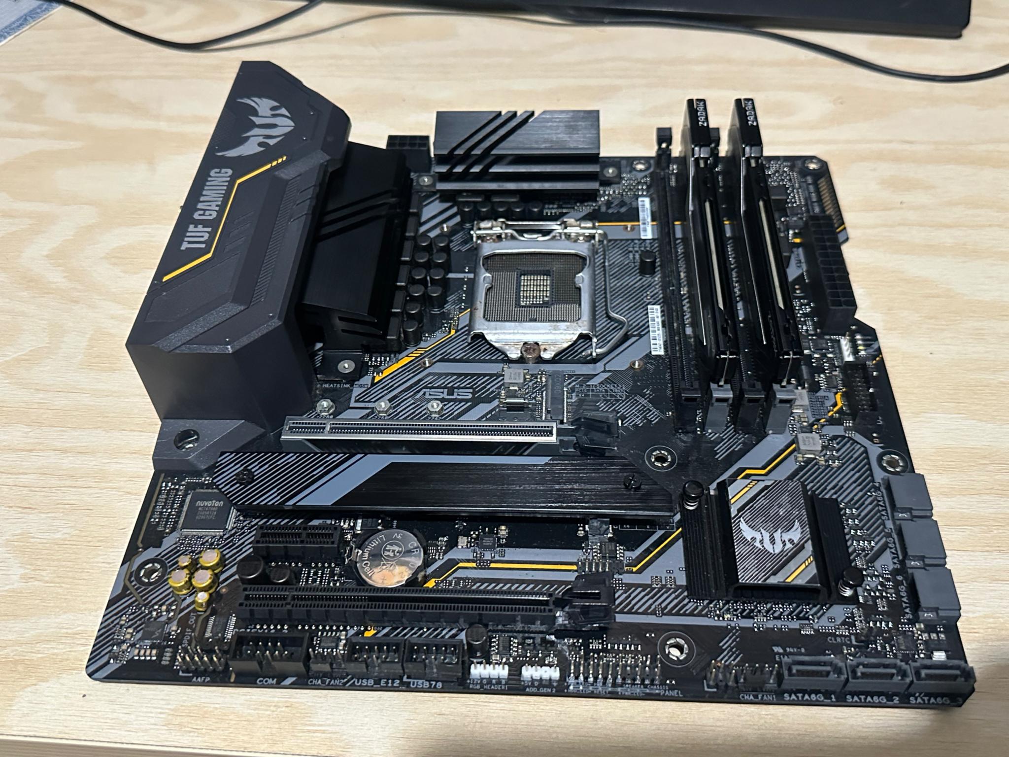 ASUS TUF GAMING B460M-PLUS (WI-FI) +intel i7 10700f+ yo 16GB DDR4 3000mhz
