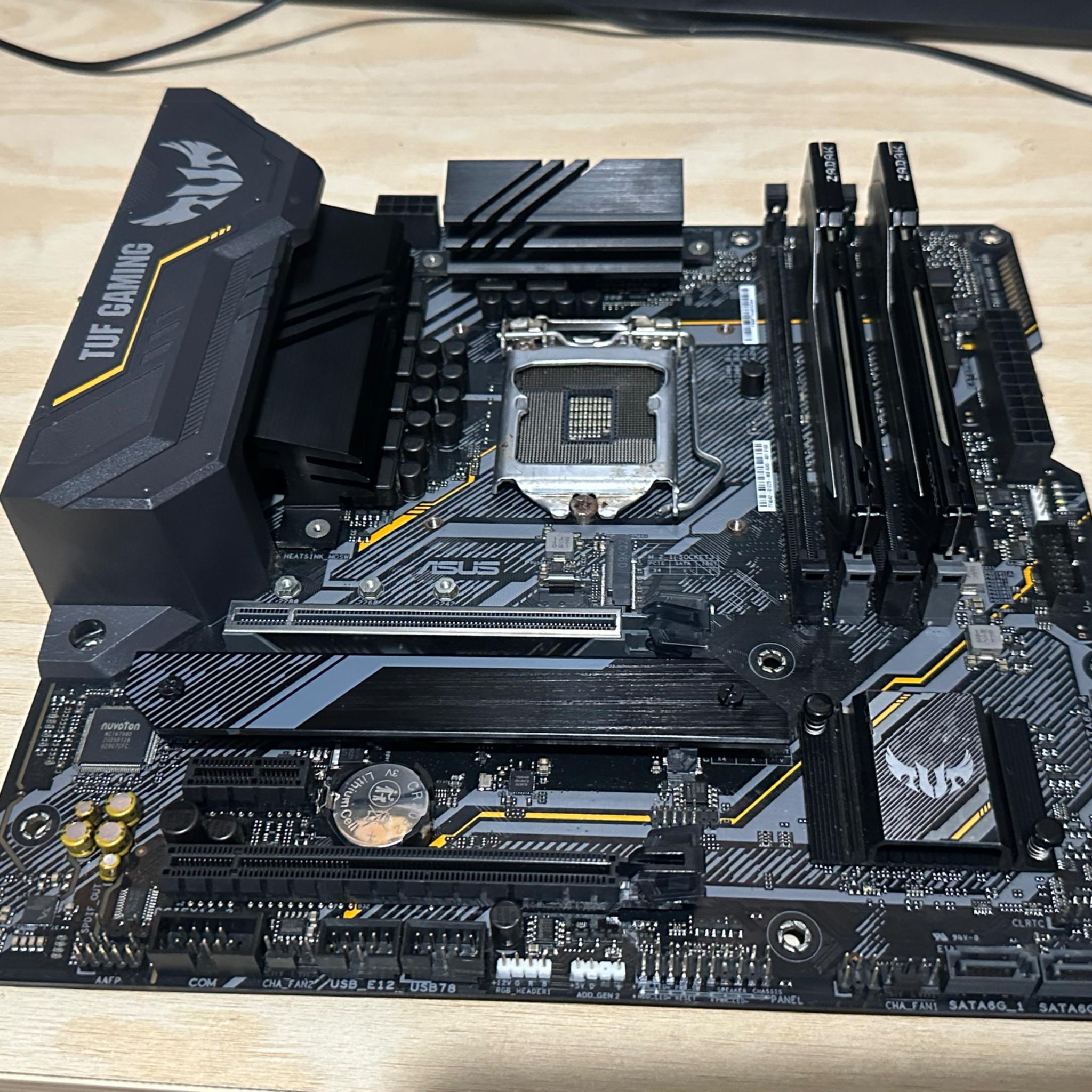 ASUS TUF GAMING B460M-PLUS (WI-FI) +intel i7 10700f+ yo 16GB DDR4 3000mhz